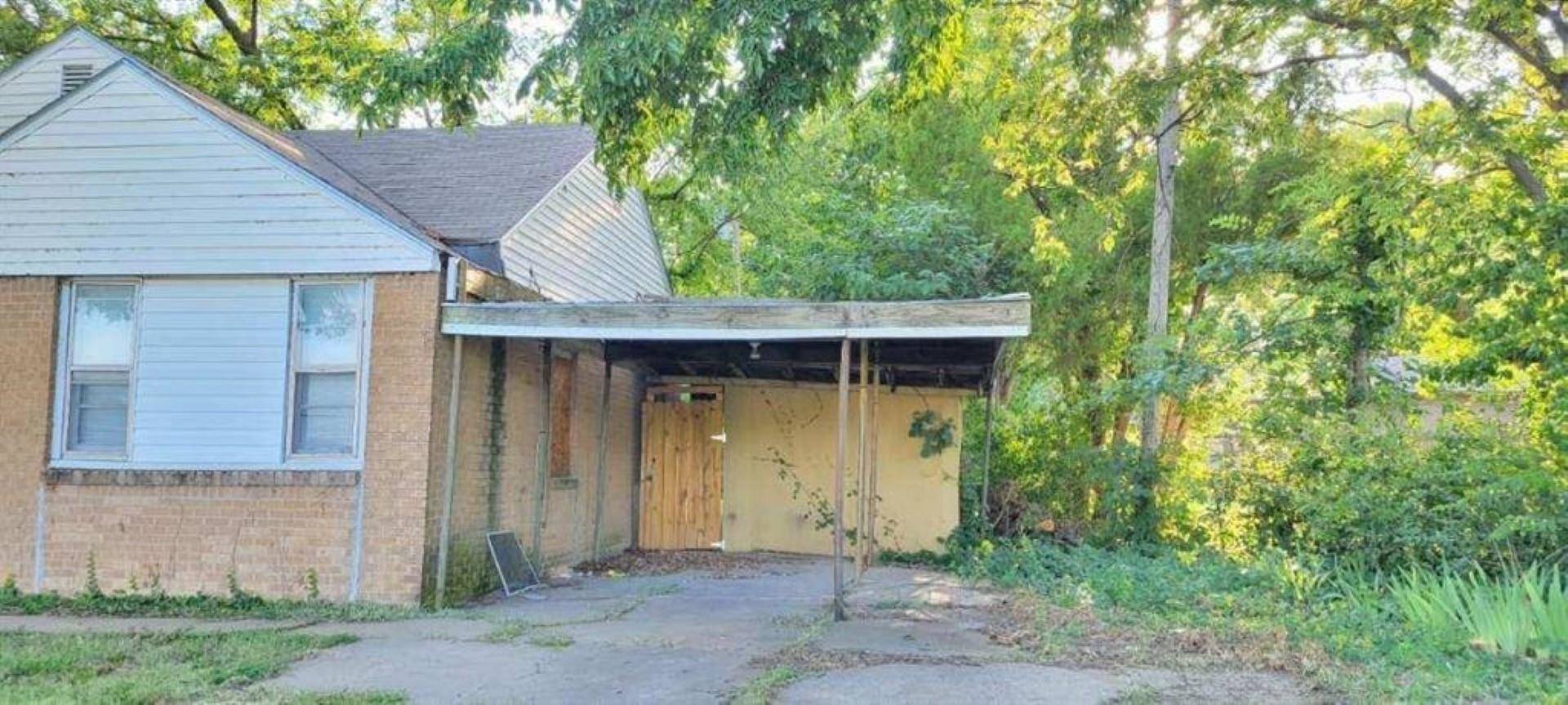 1633 N Pershing St, Wichita, KS 67208