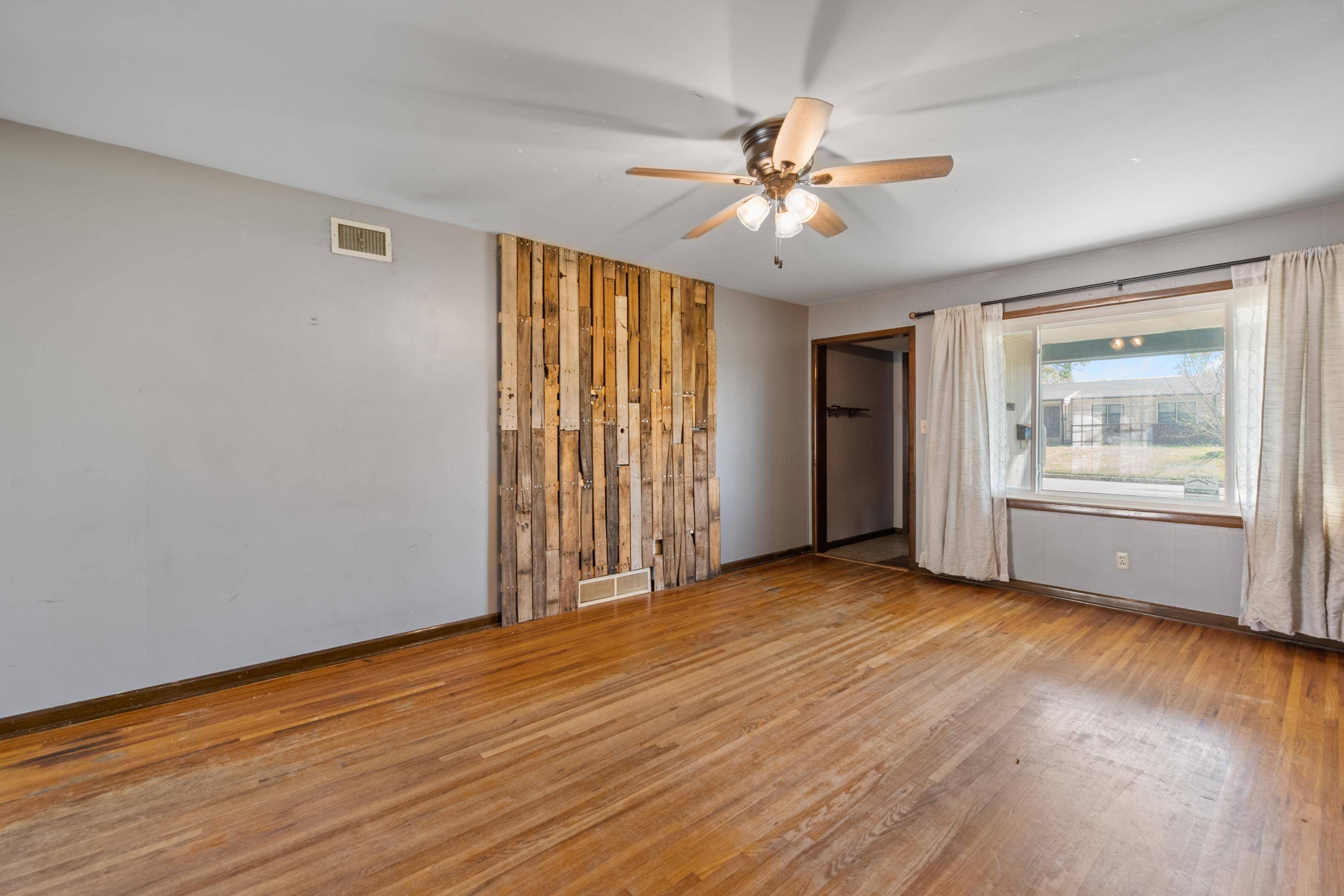 2331 S Dellrose Ave, Wichita, KS 67218