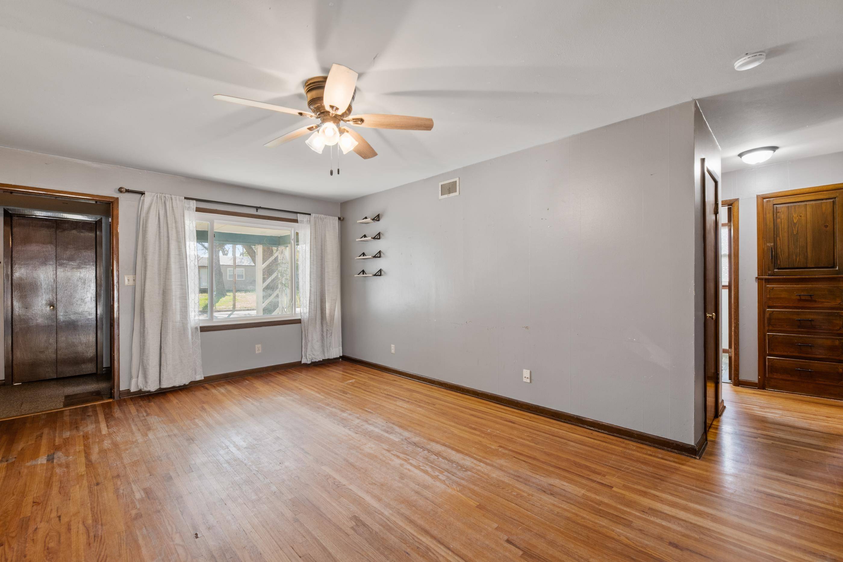 2331 S Dellrose Ave, Wichita, KS 67218