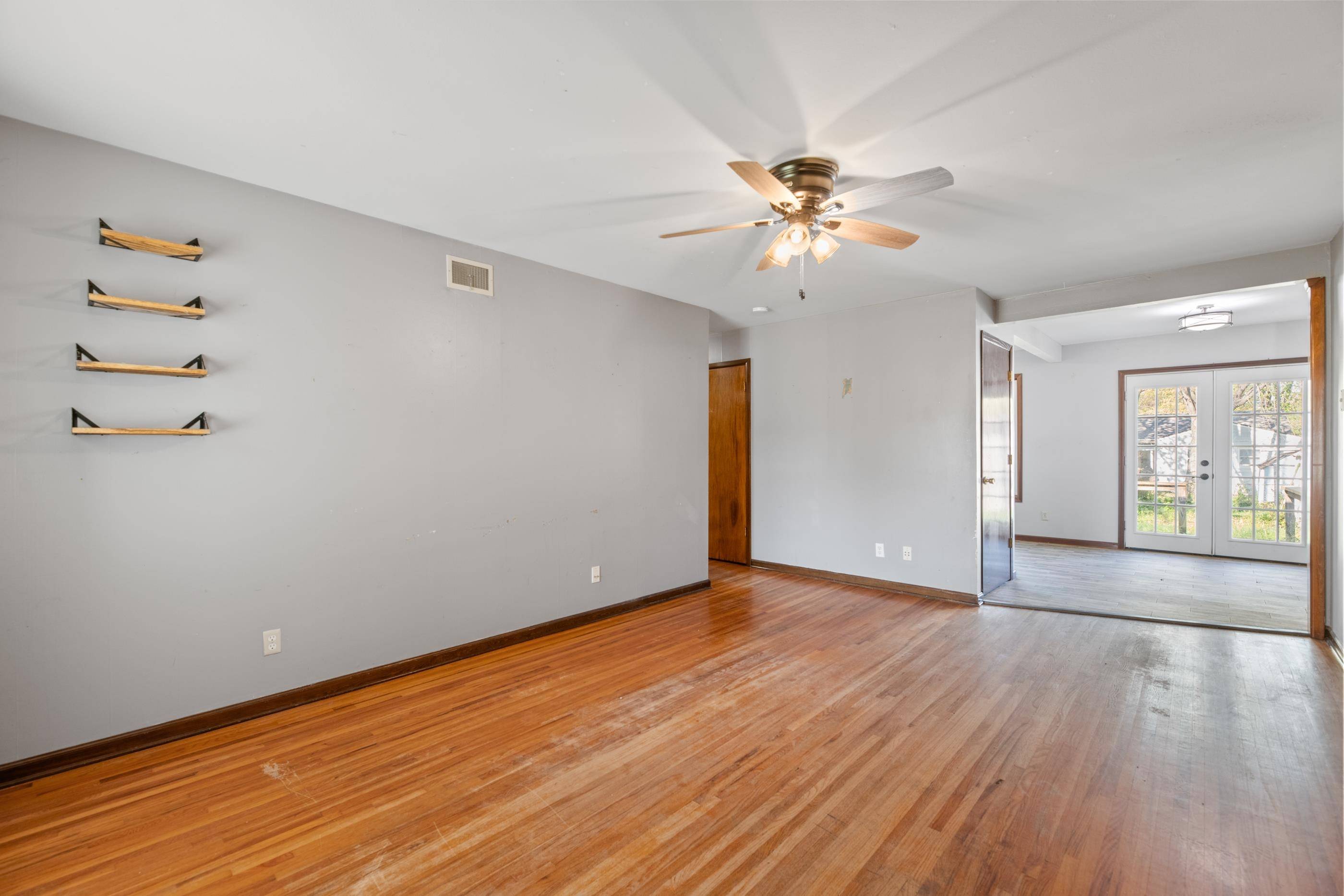 2331 S Dellrose Ave, Wichita, KS 67218