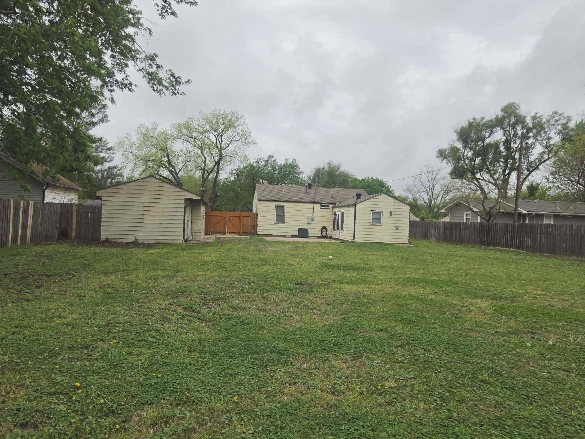 814 N Clara St, Wichita, KS 67212