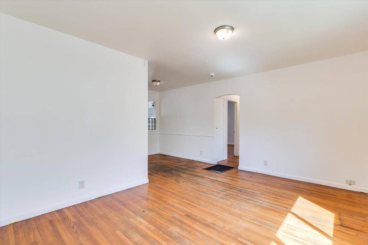 1126 S Lulu Ave, Wichita, KS 67211