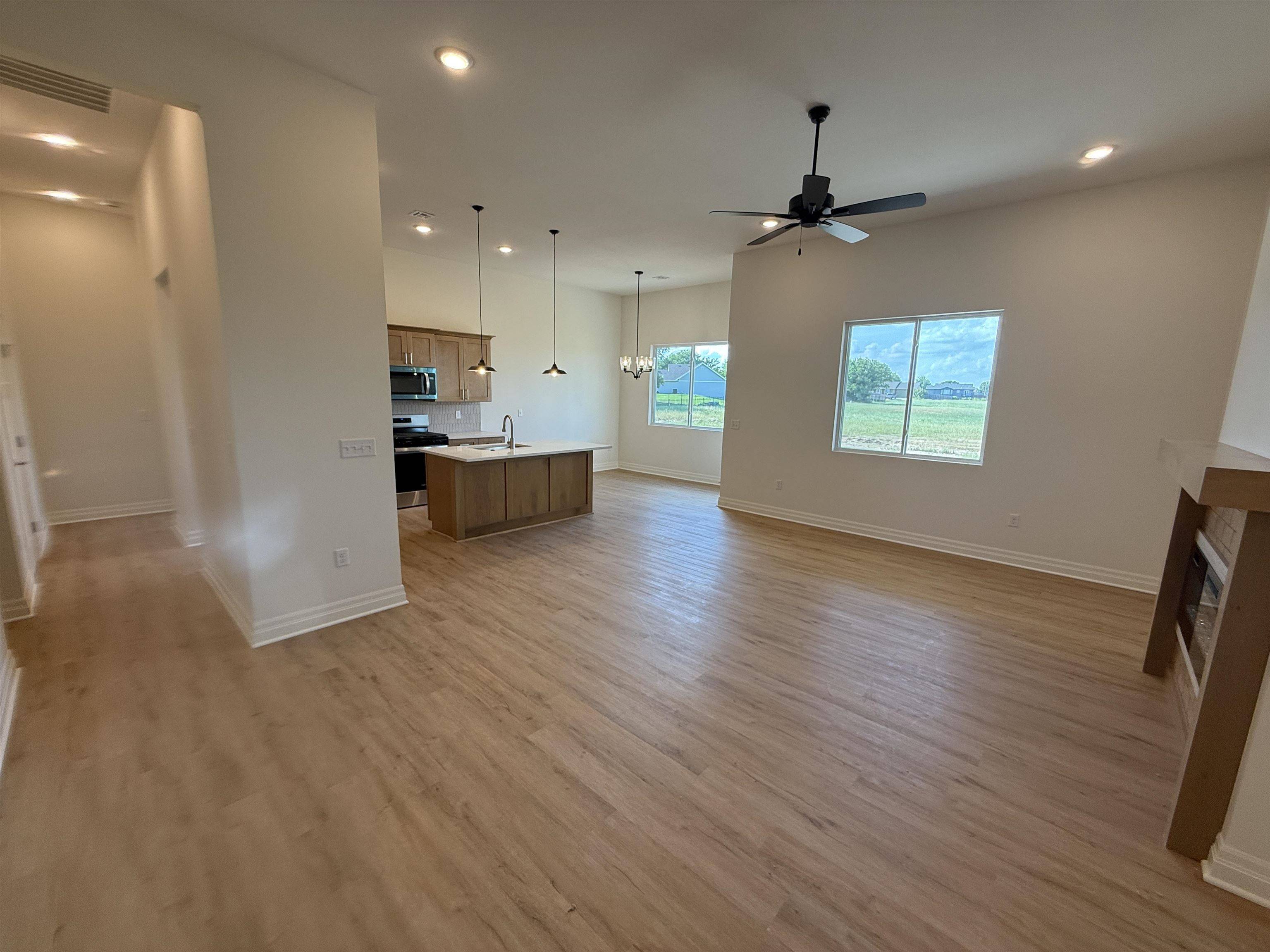 27 Kingdom Ct, Goddard, KS 67052