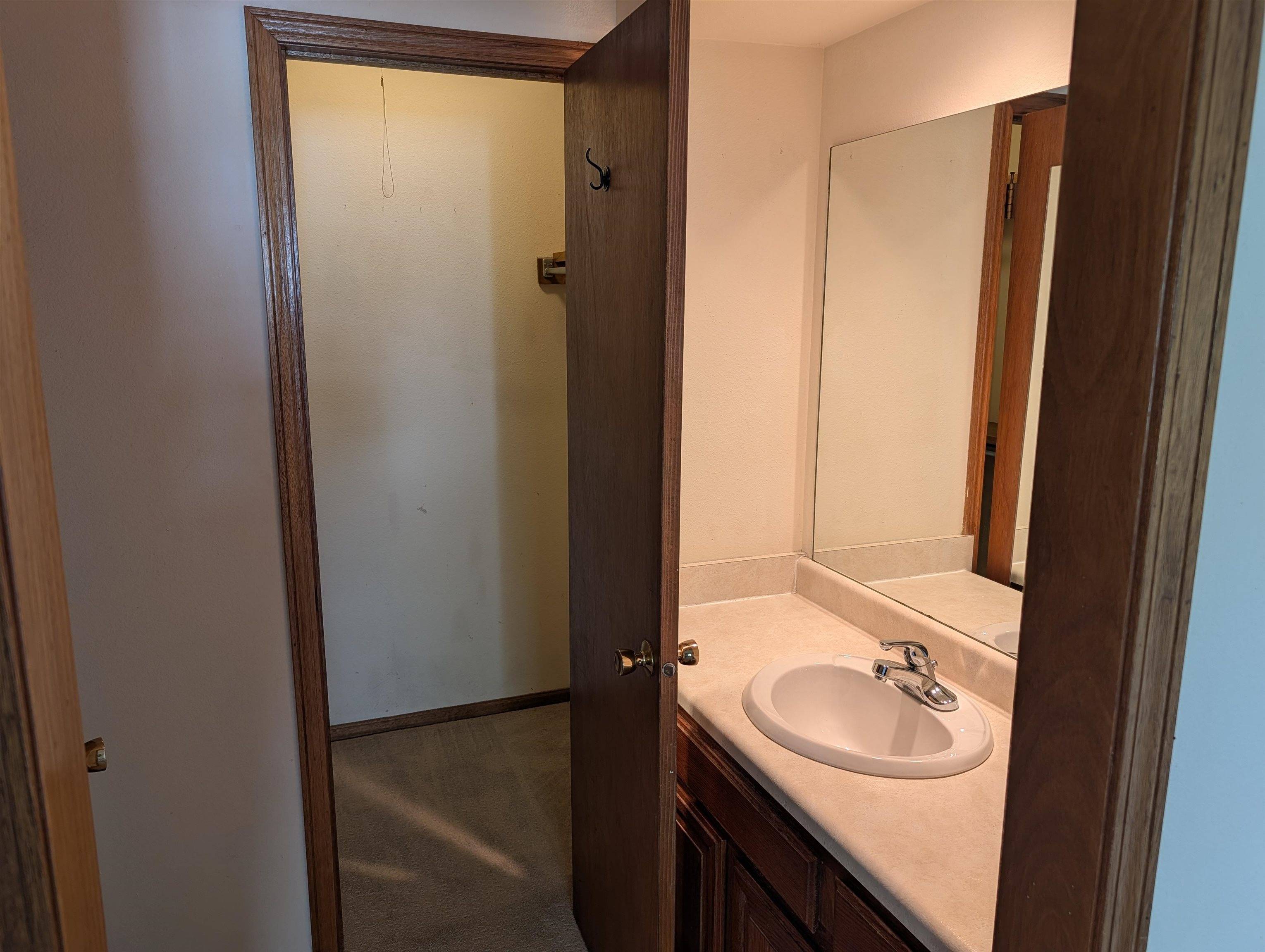 1717 S Cypress, Wichita, KS 67207