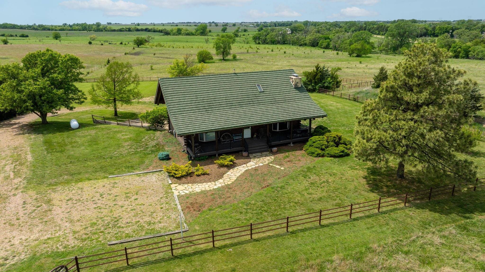9615 S Rock Rd, Valley Center, KS 67147