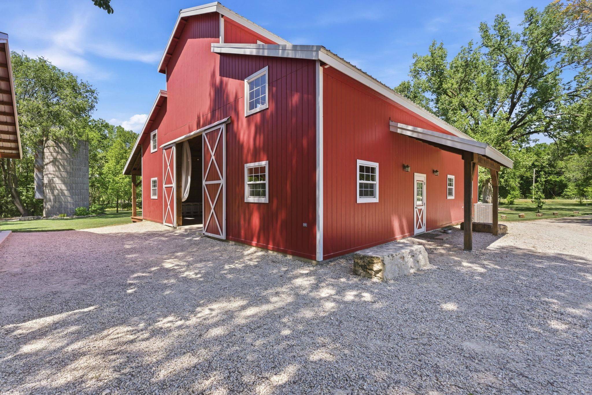 2959 Arapaho Rd, Hesston, KS 67062