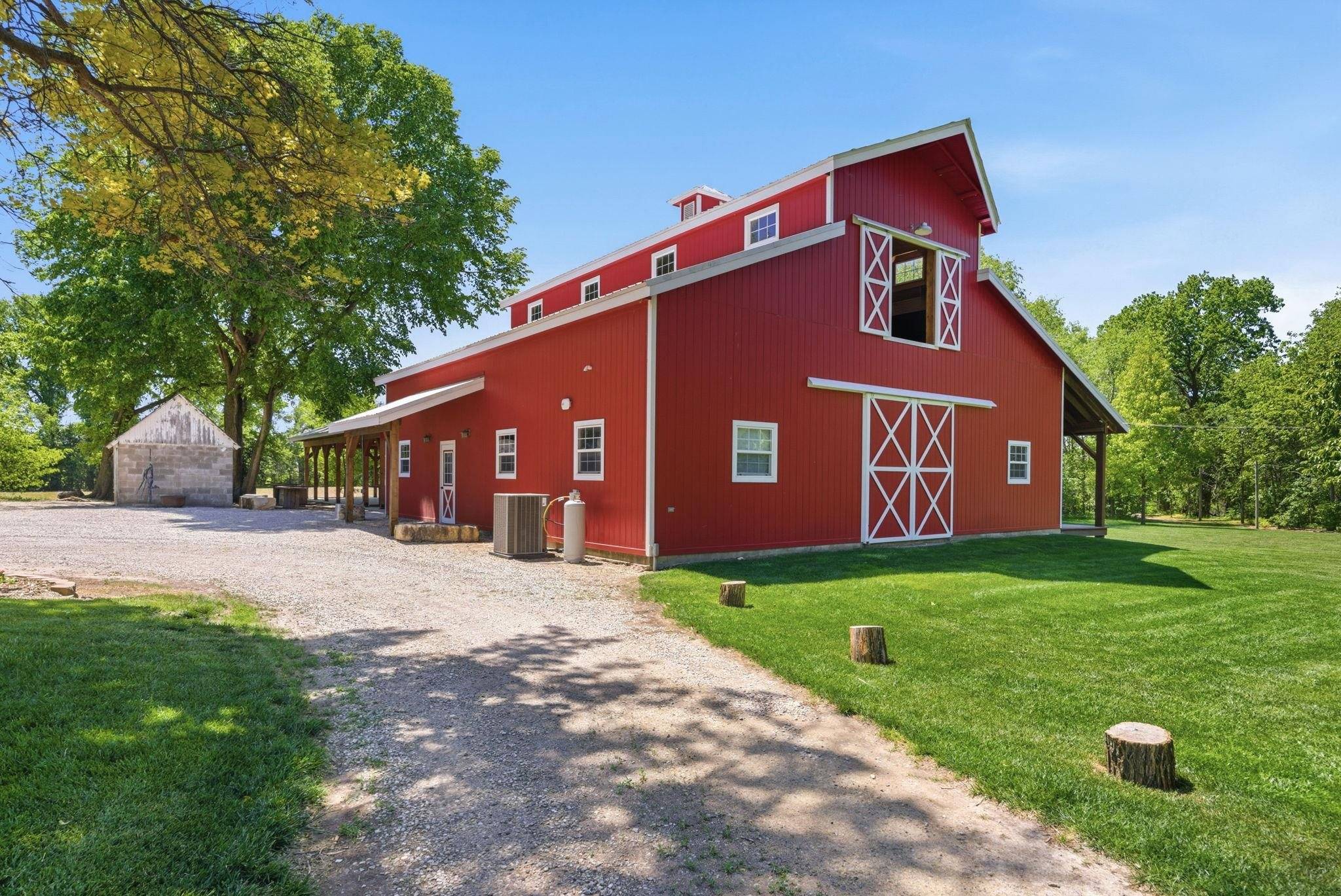 2959 Arapaho Rd, Hesston, KS 67062