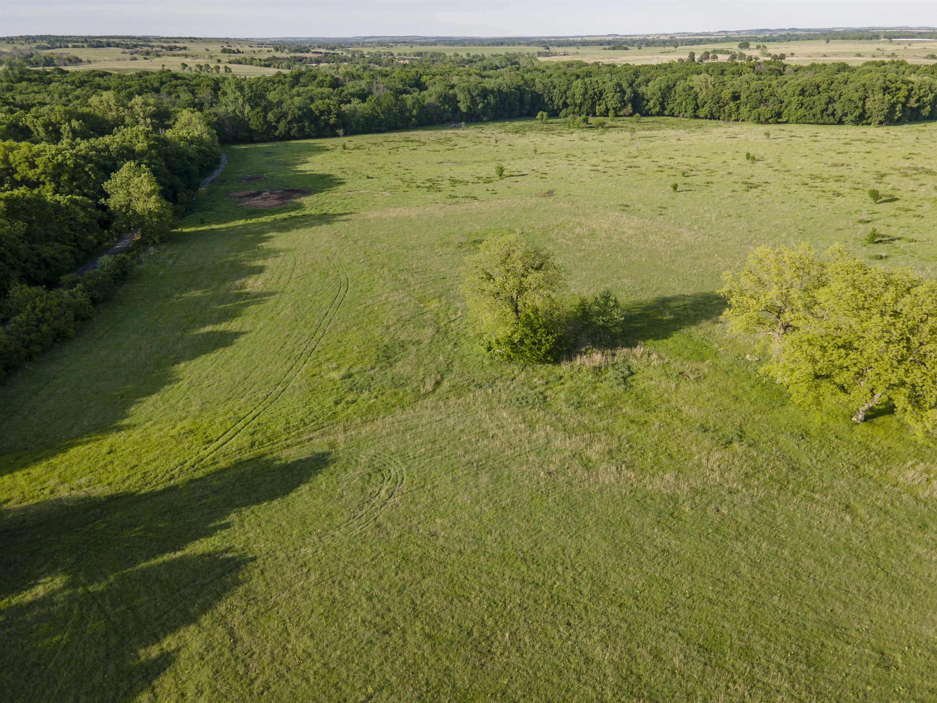 301 E 1st, Longton, KS 67352