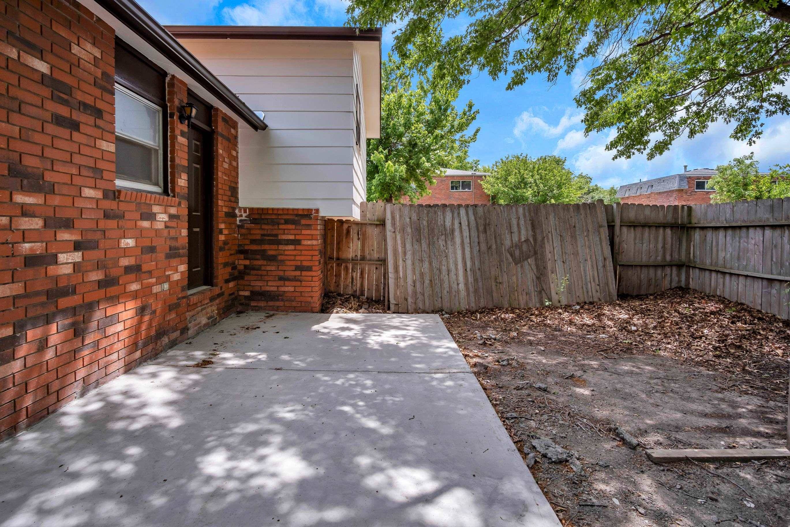 701-703 W 17th St, Newton, KS 67114