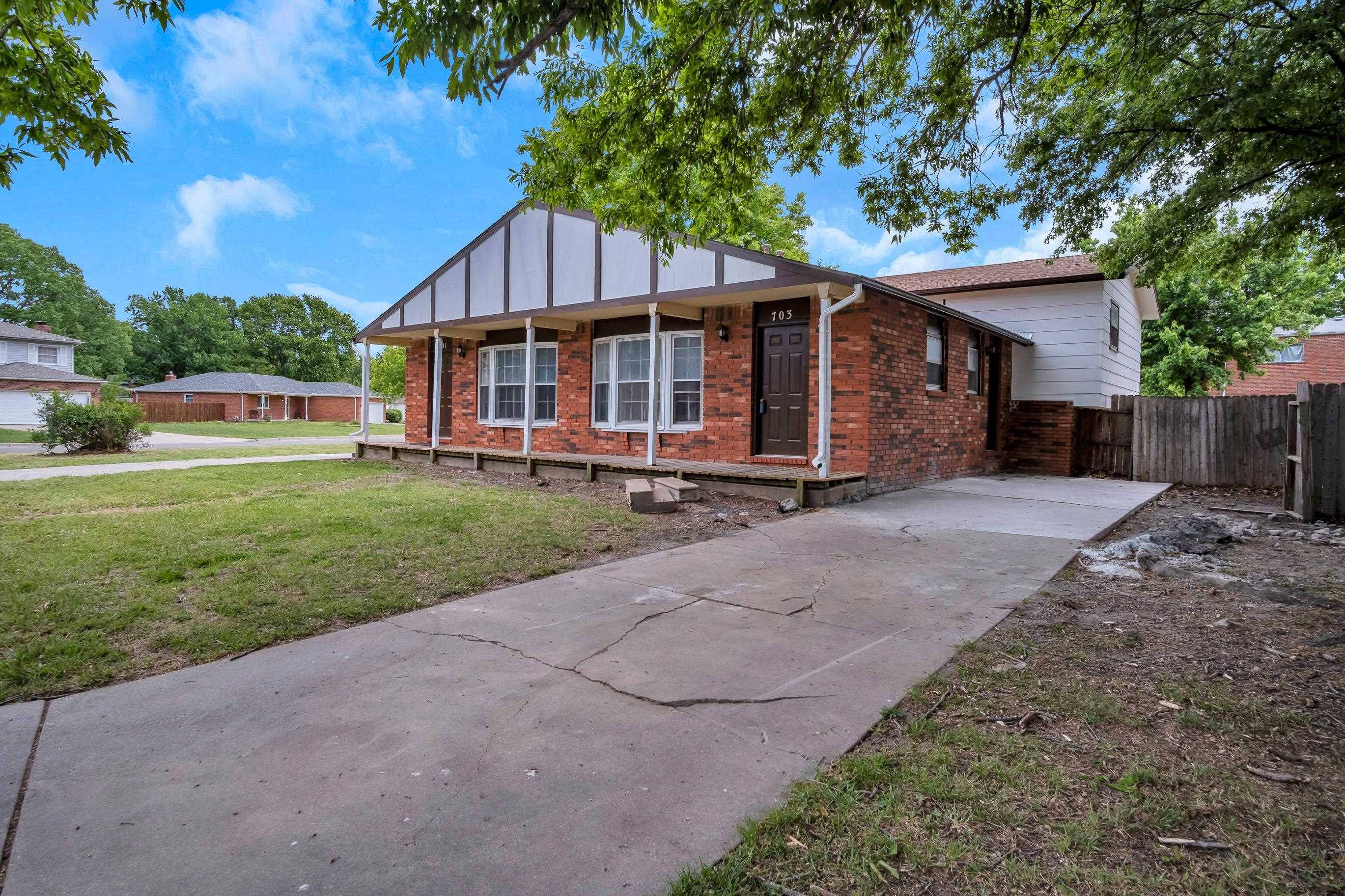 701-703 W 17th St, Newton, KS 67114