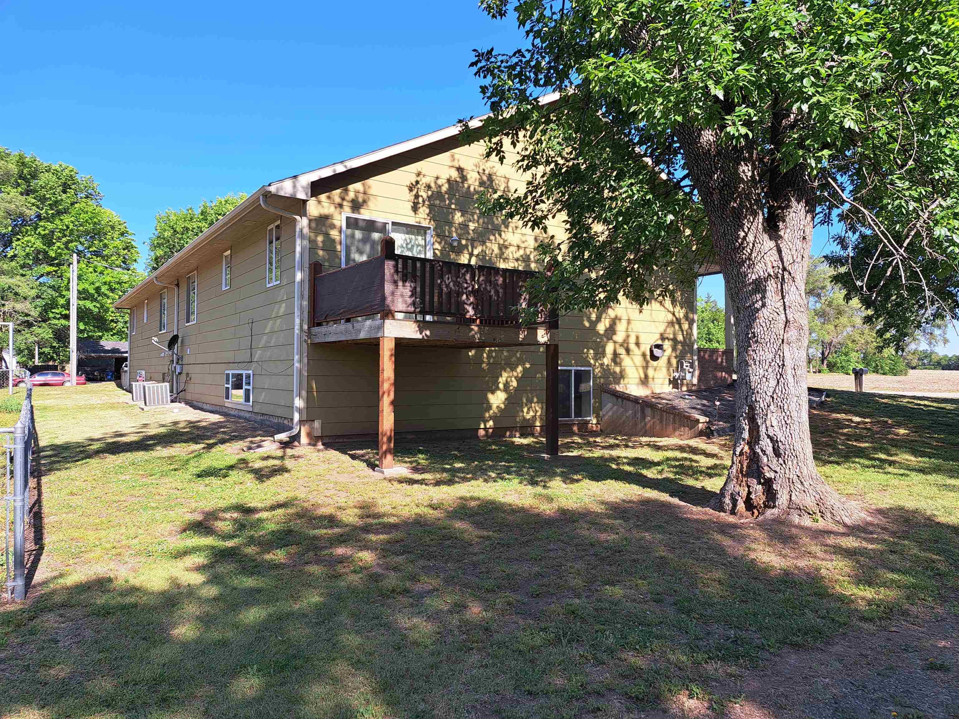 235 W Wood Ave, Clearwater, KS 67026