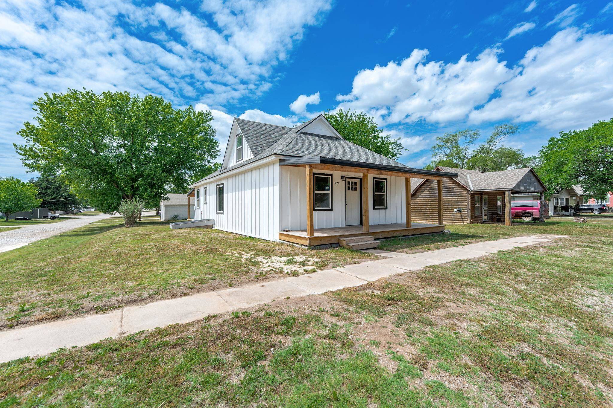 339 S Briarwood St, Norwich, KS 67118