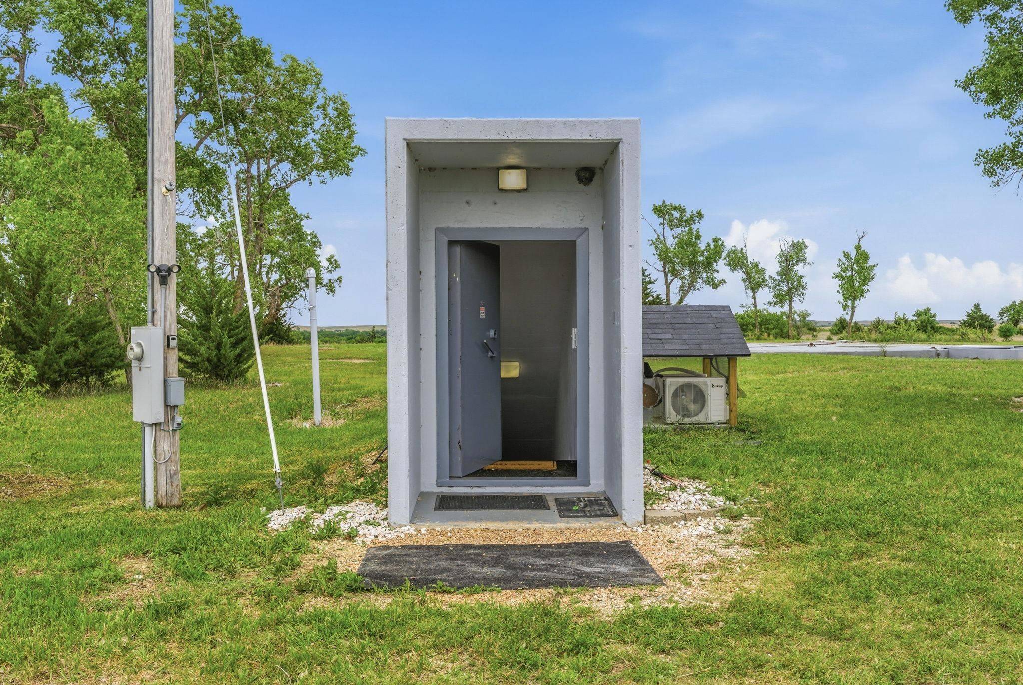 551 Daisy Rd, Carlton, KS 67448