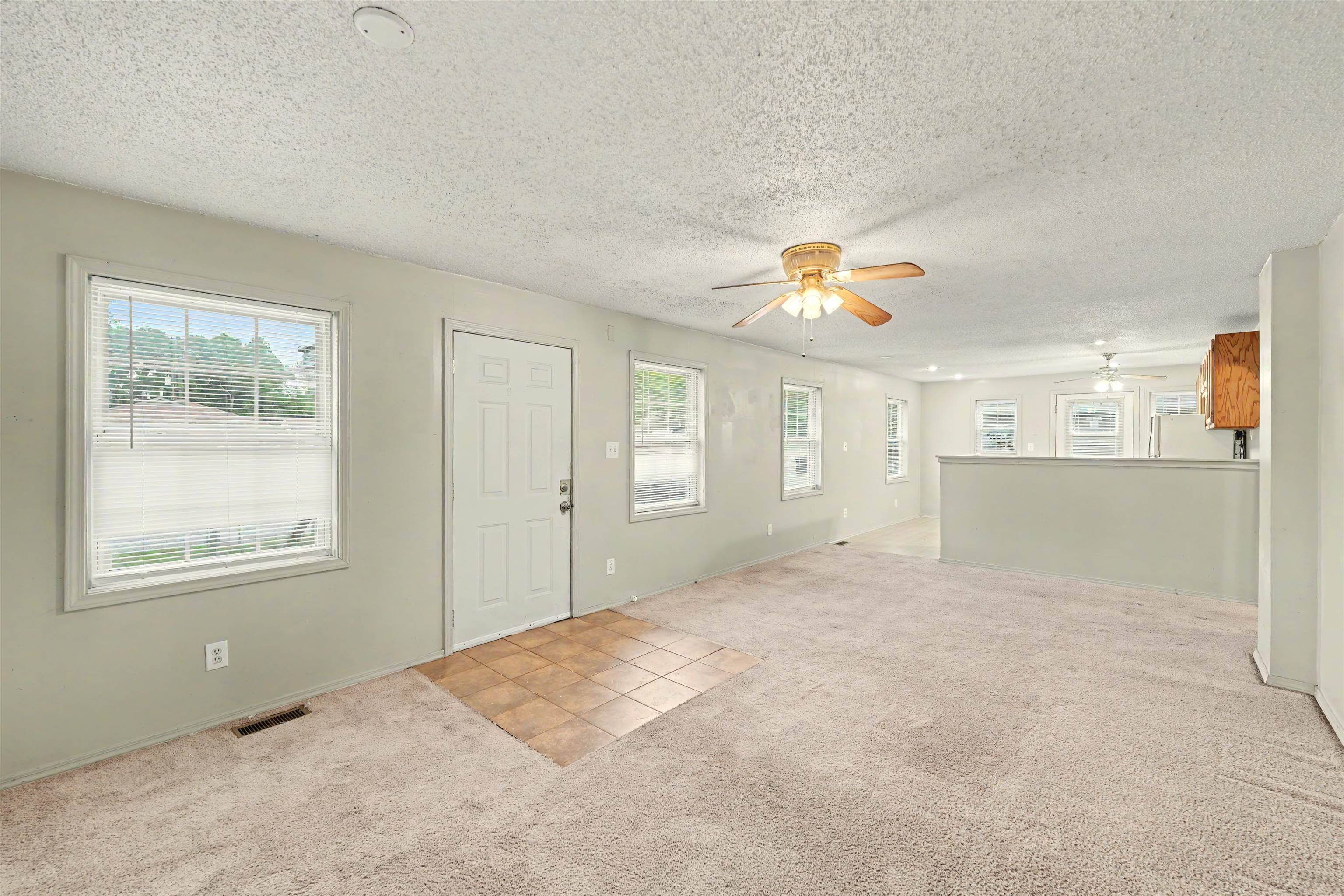 923 W Walnut St, Salina, KS 67401