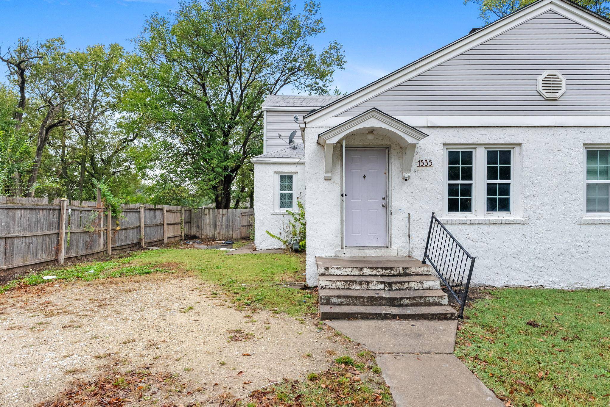 1535-1537 N Holyoke Ave, Wichita, KS 67208