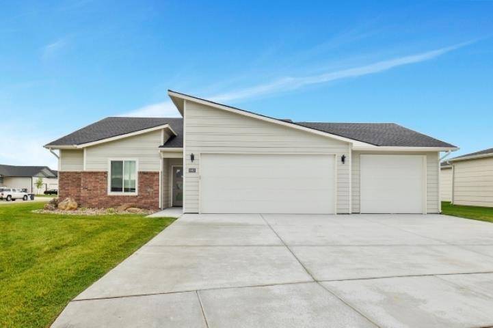 1013 W Long Path, Goddard, KS 67052