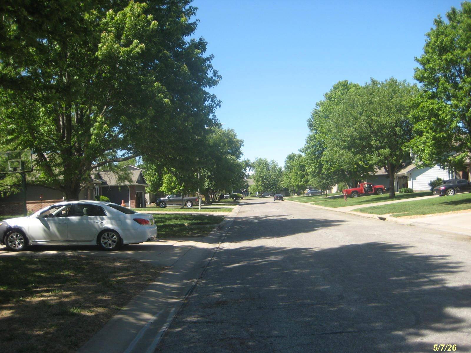 127 S CROSSWOOD LANE, Derby, KS 67037