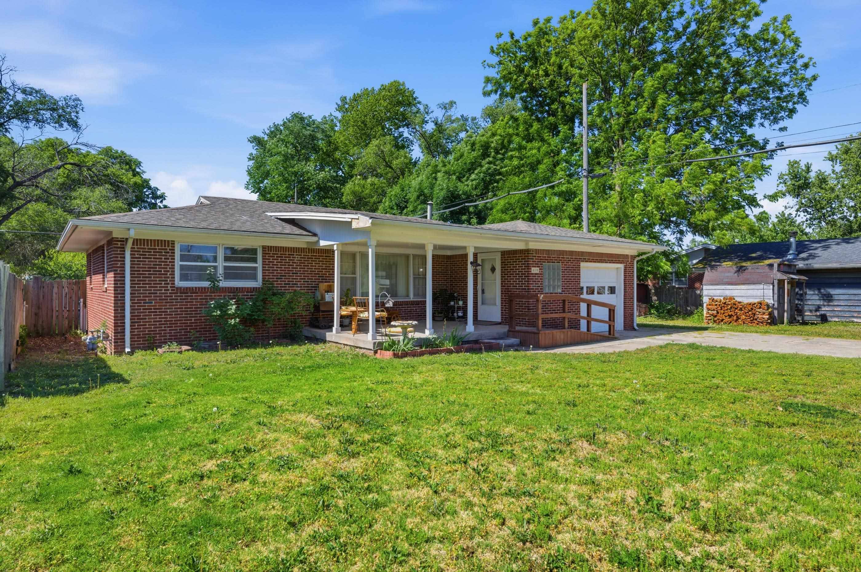 419 E 9th Ave, Belle Plaine, KS 67013