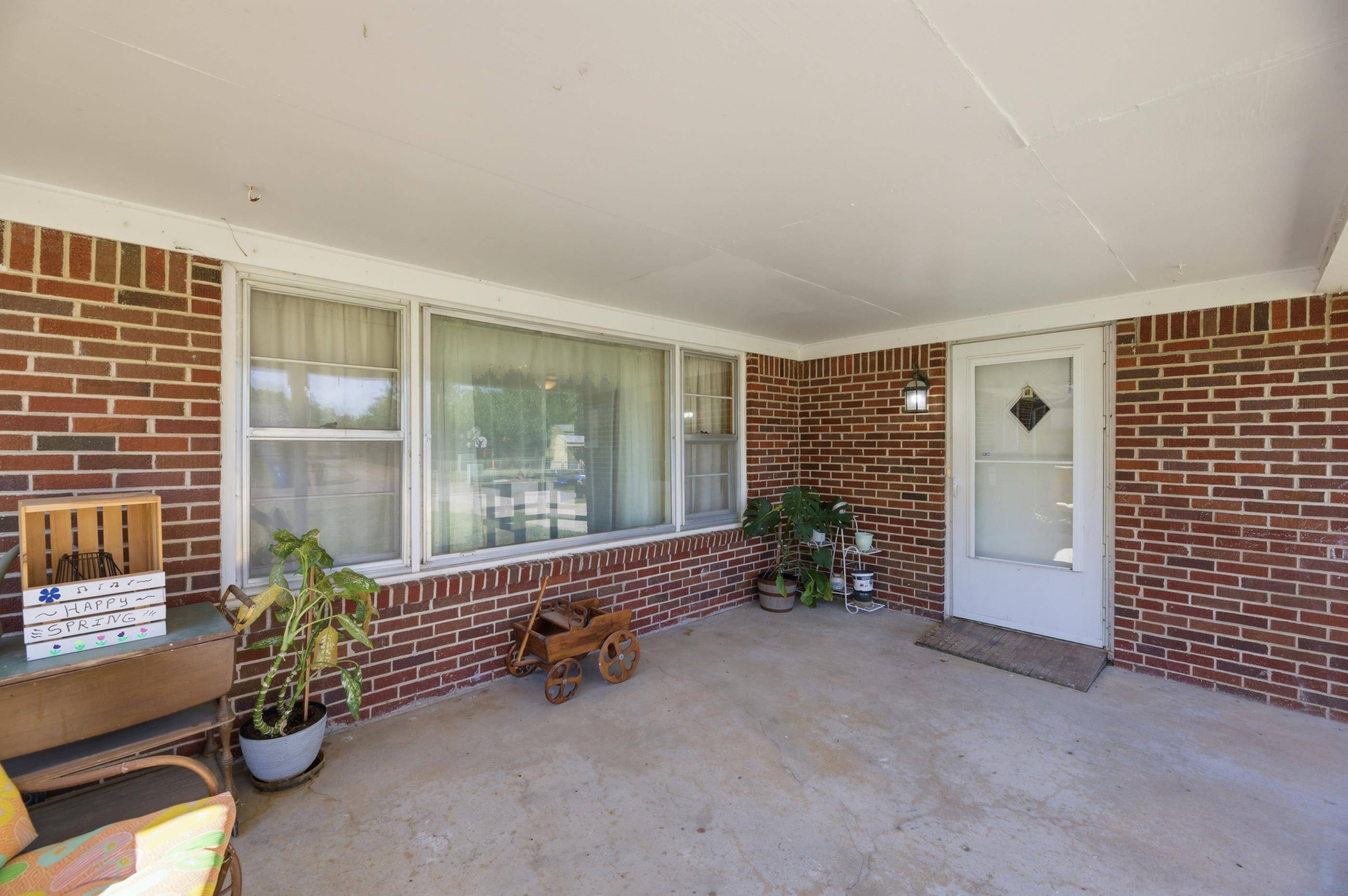 419 E 9th Ave, Belle Plaine, KS 67013