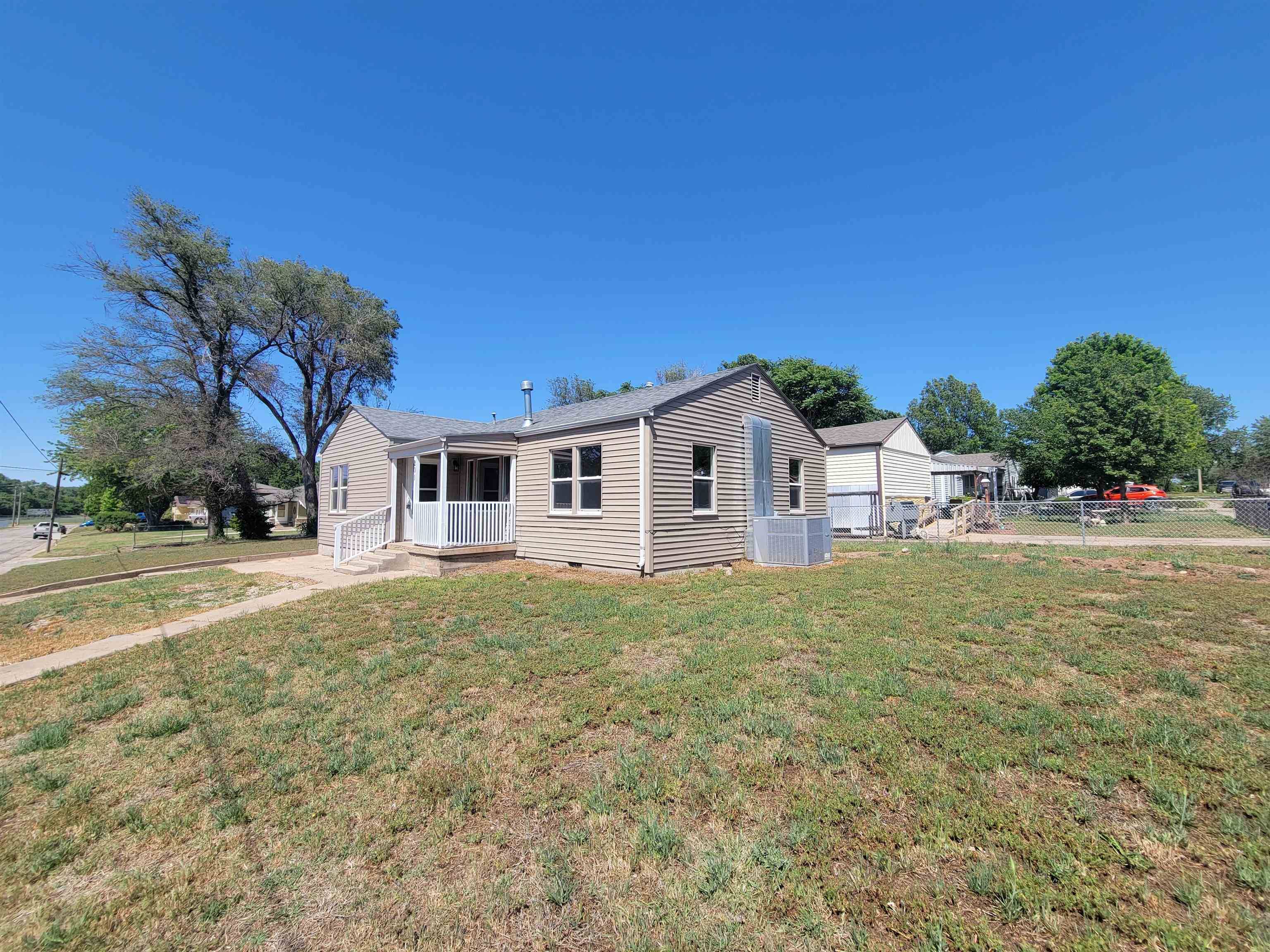 201 N Cherry, Wellington, KS 67152