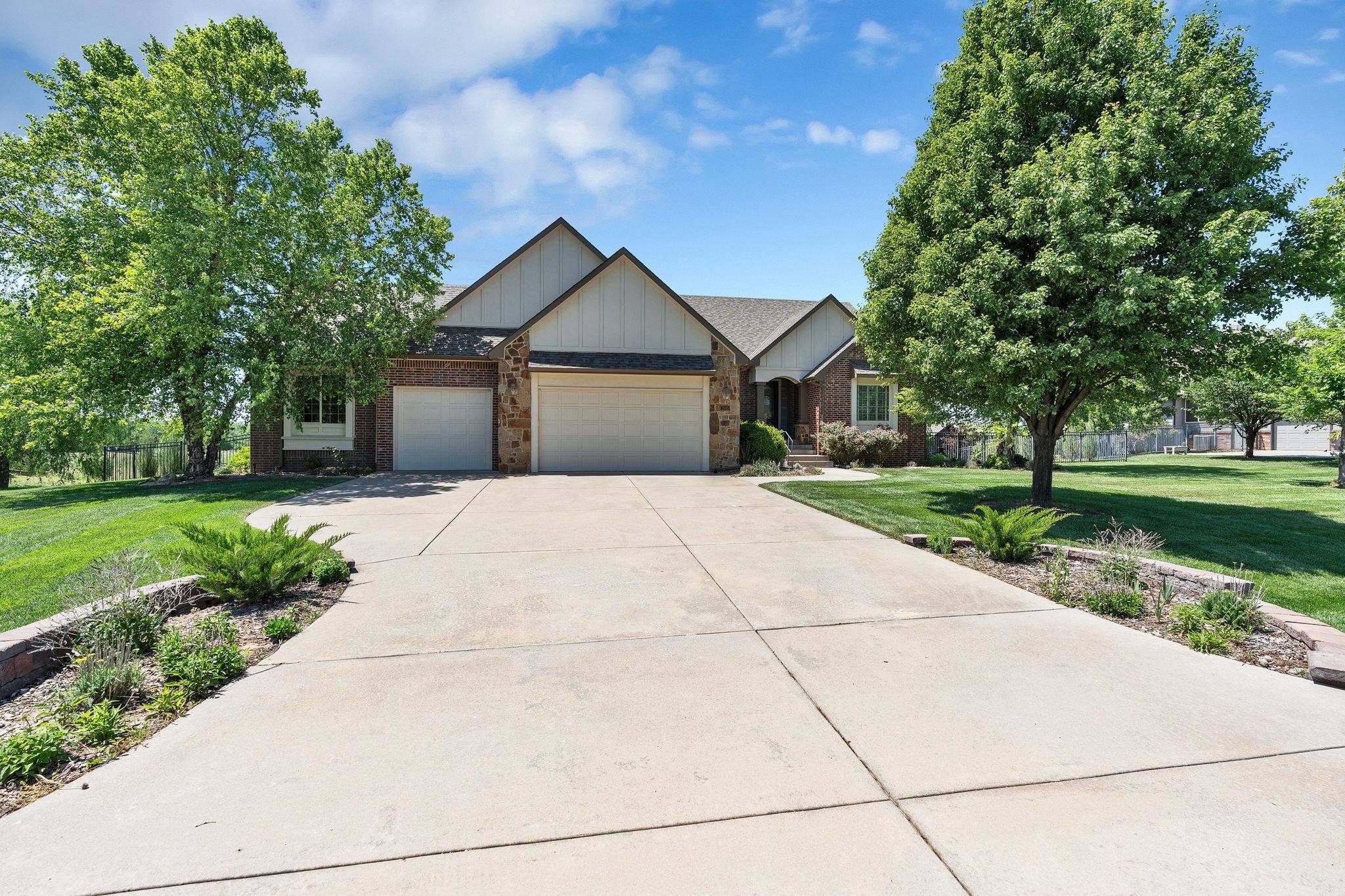 3045 Willow Crk, Rose Hill, KS 67133