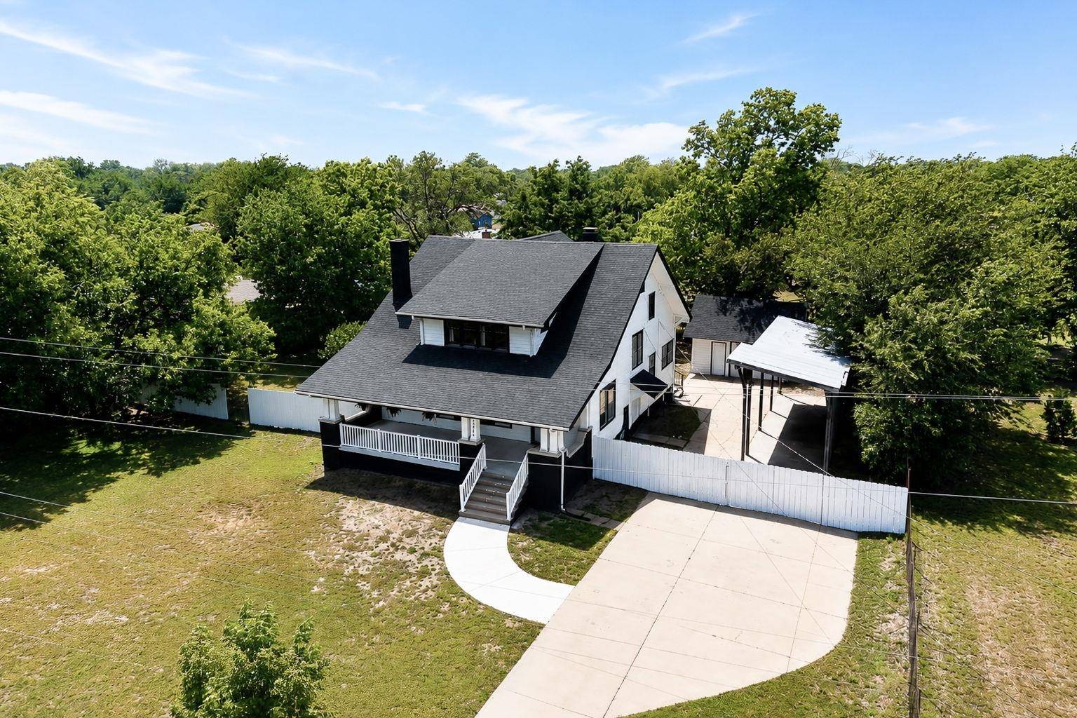 3049 S Old Lawrence Rd, Wichita, KS 67217