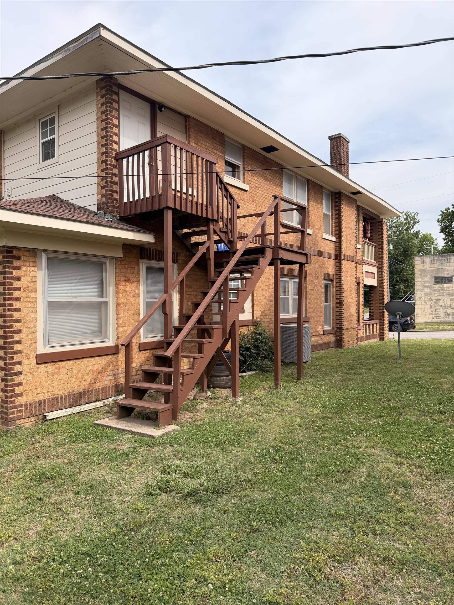 308 E 5th Ave, Arkansas City, KS 67005