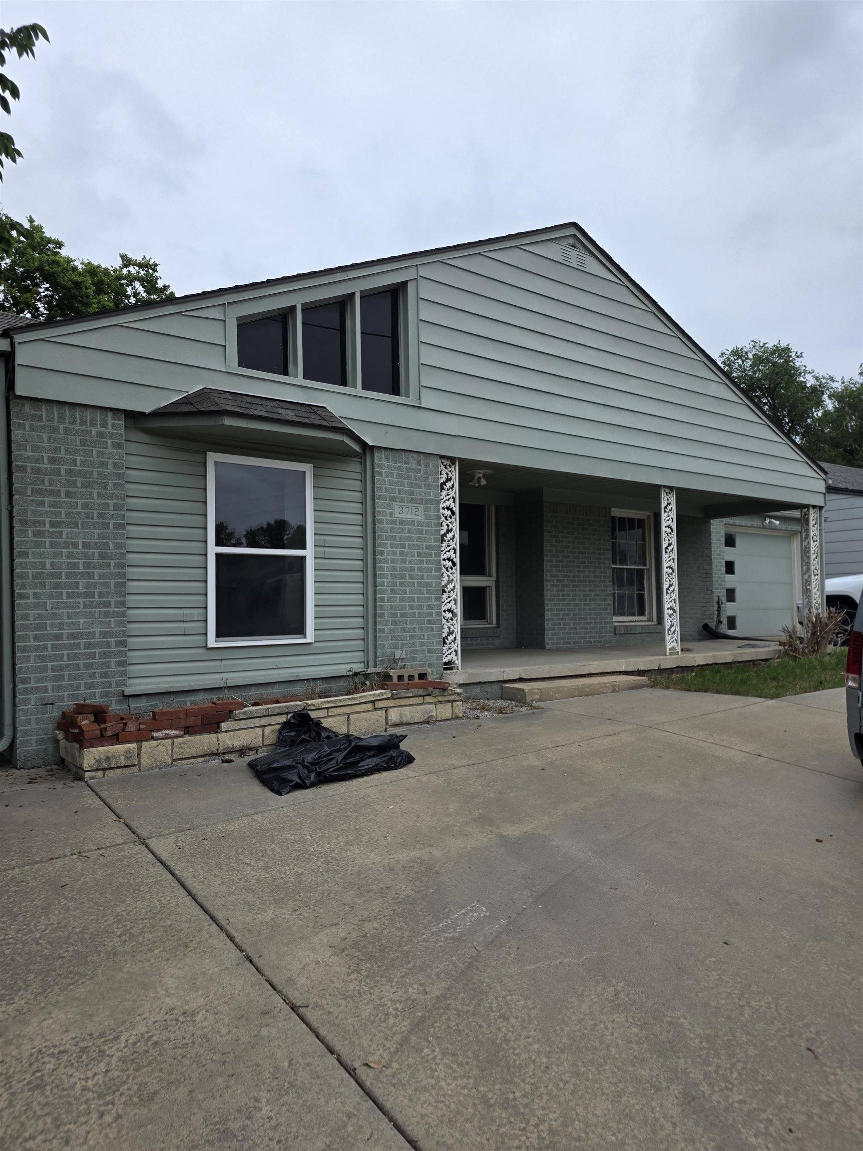 3712 E 13th St N, Wichita, KS 67208