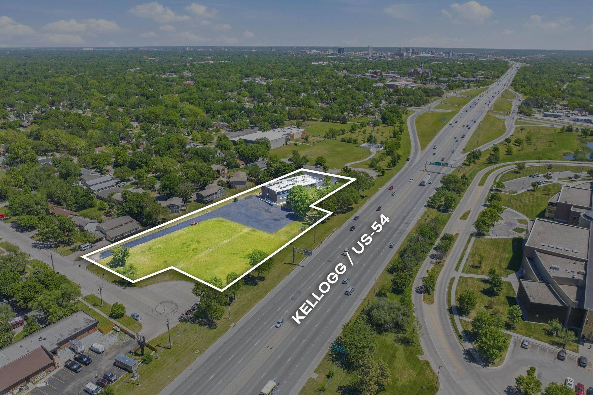 3000 W Kellogg Dr, Wichita, KS 67213-2204