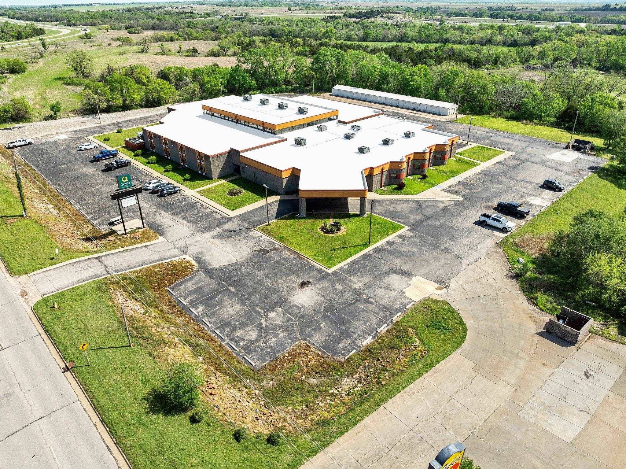 3232 N Summit St, Arkansas City, KS 67005