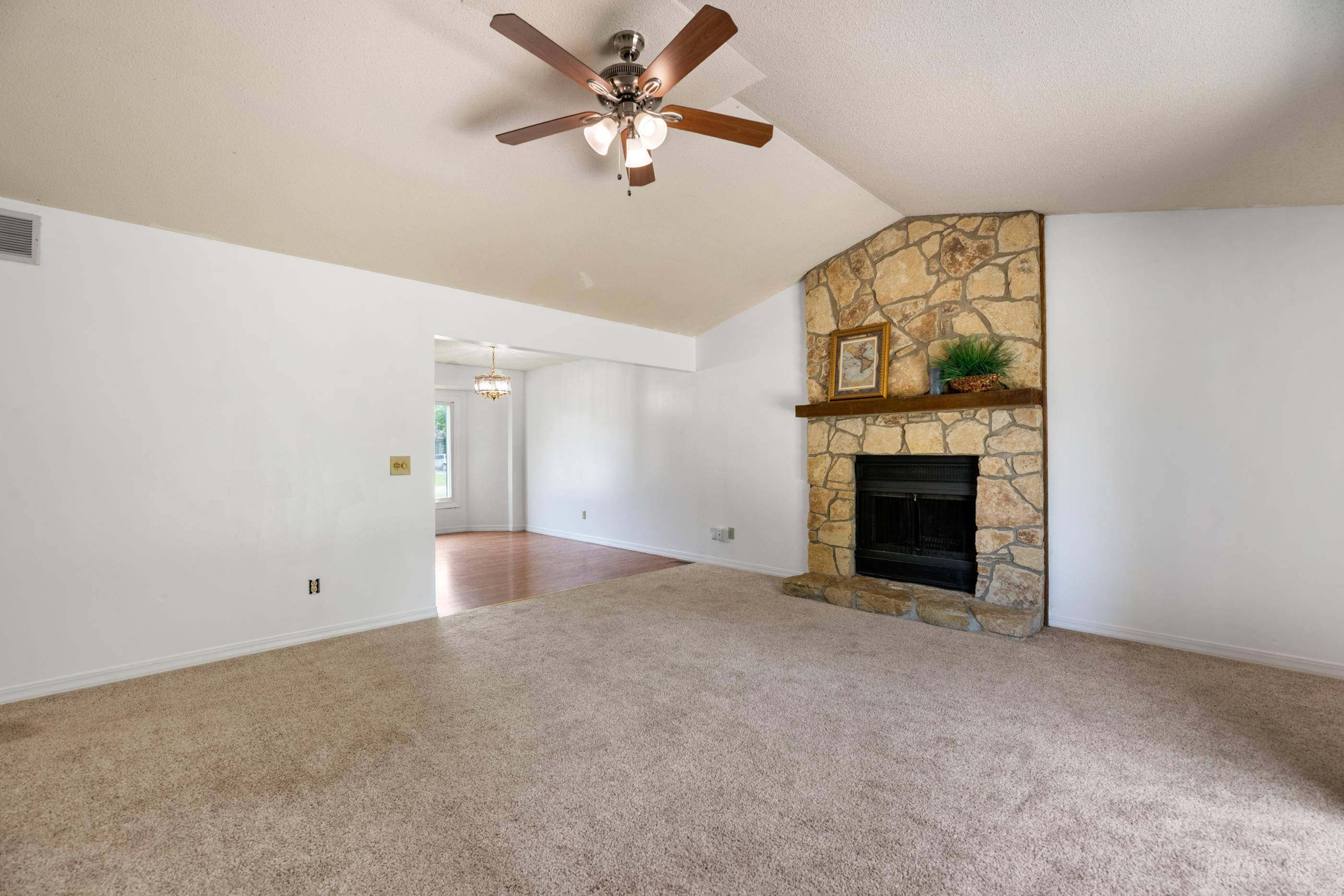 6707 E Pepperwood Ct, Wichita, KS 67226