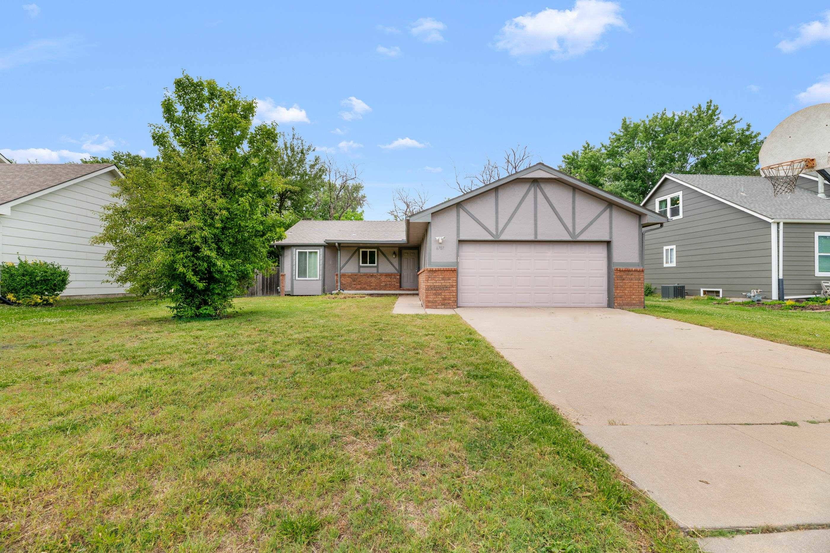 6707 E Pepperwood Ct, Wichita, KS 67226