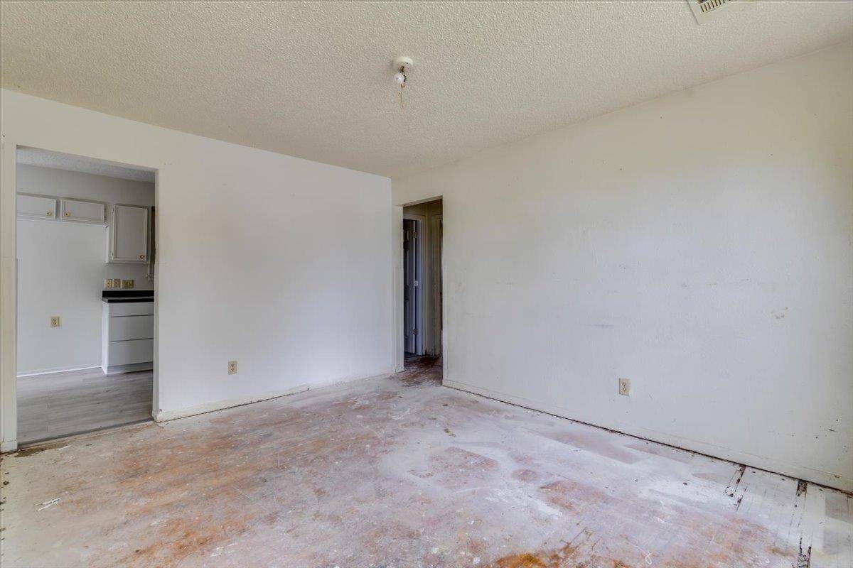 1746 Chautauqua, Wichita, KS 67214