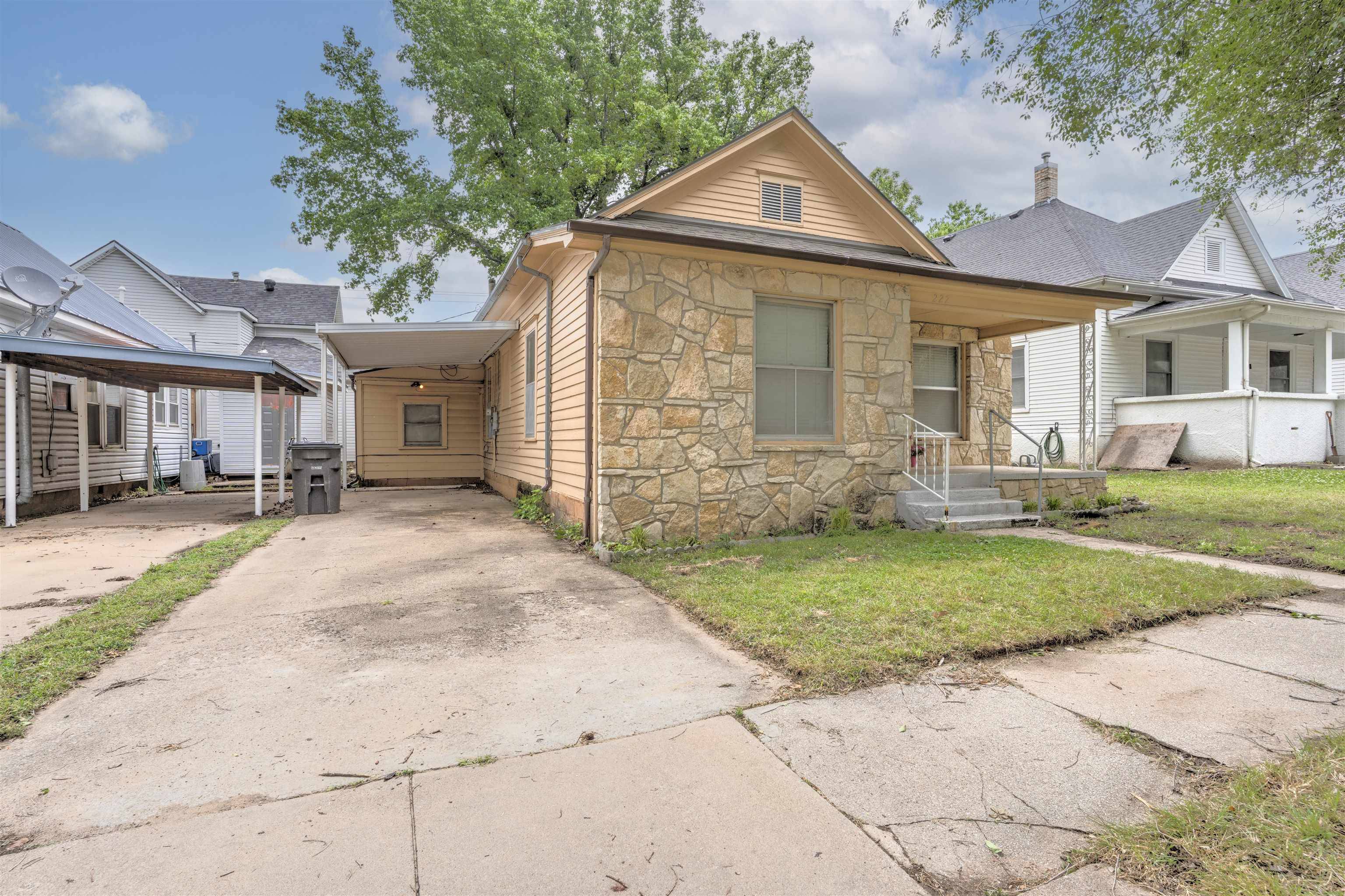 222 N 1st Street, Arkansas City, KS 67005