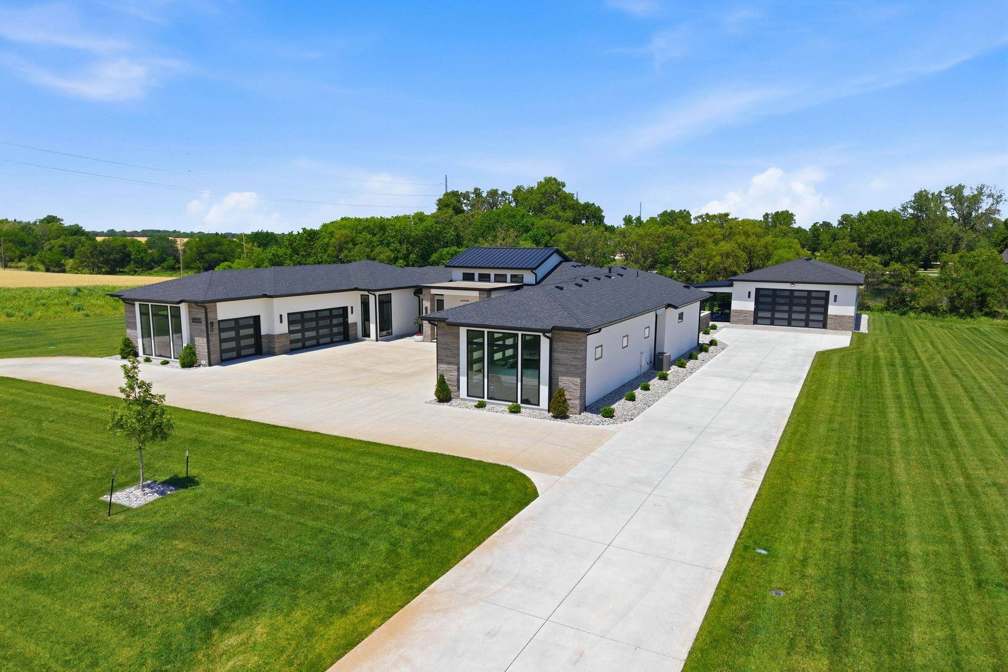 19970 W Hickory St, Goddard, KS 67052