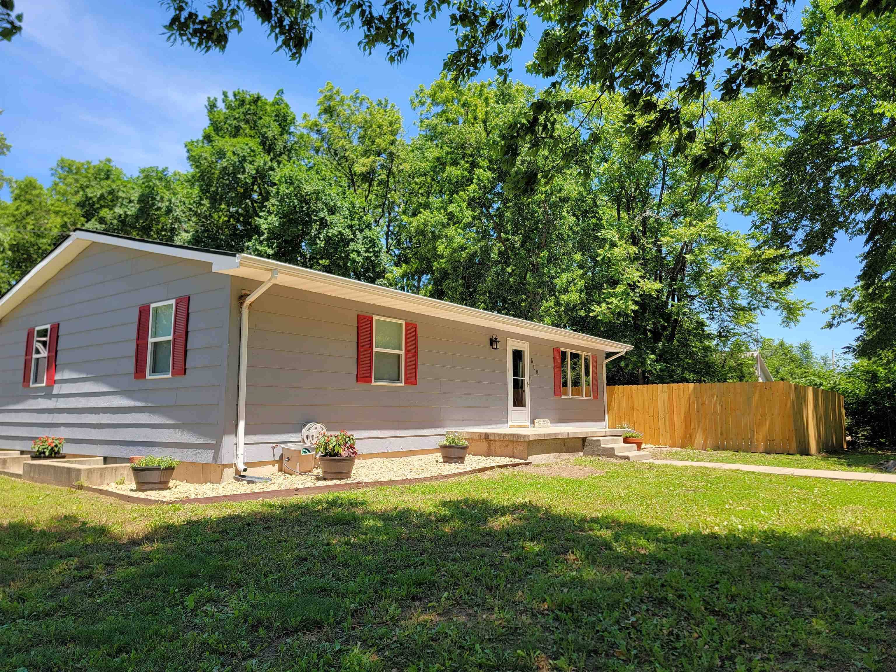 618 NW 8th St, Abilene, KS 67410