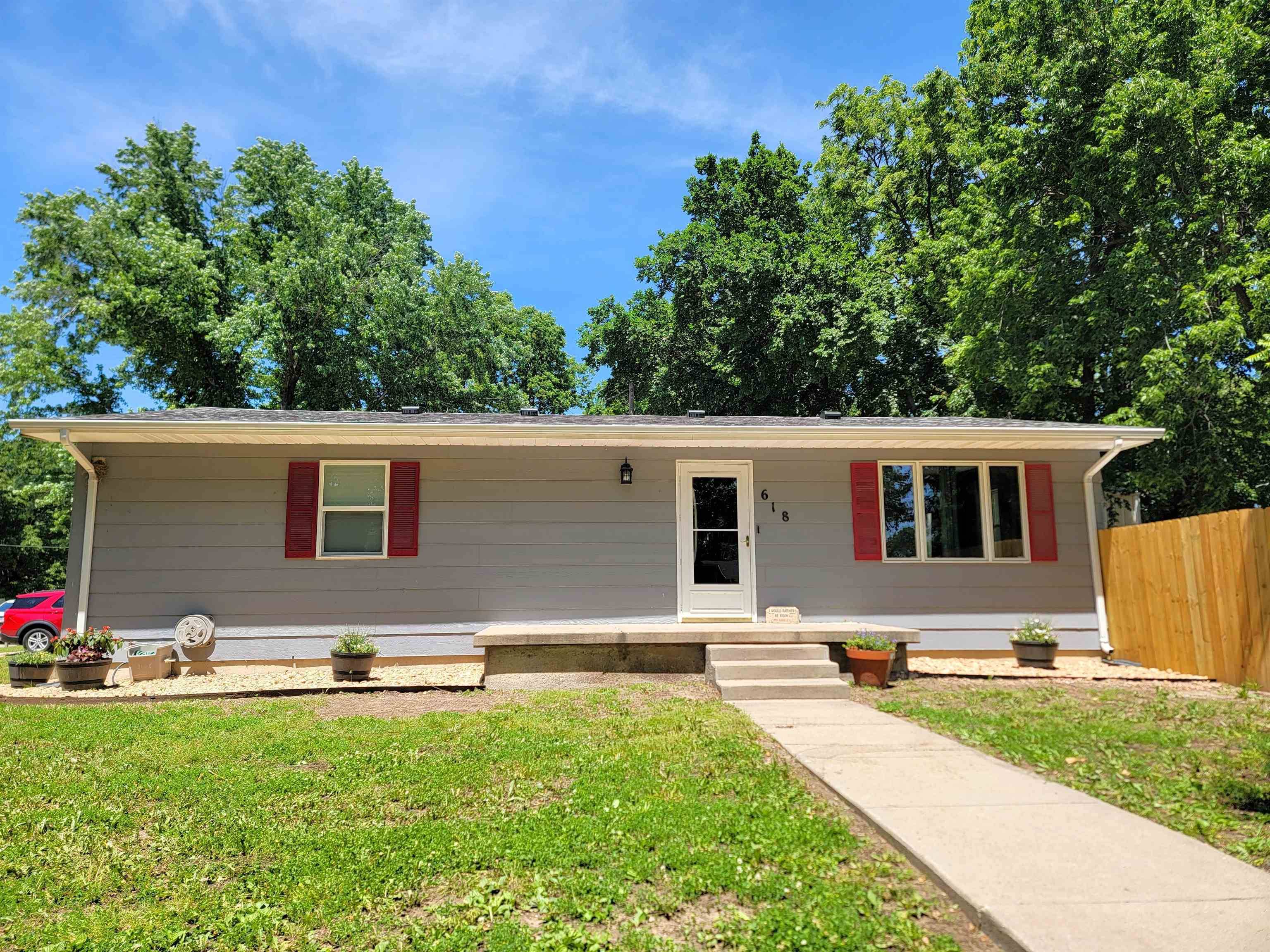 618 NW 8th St, Abilene, KS 67410