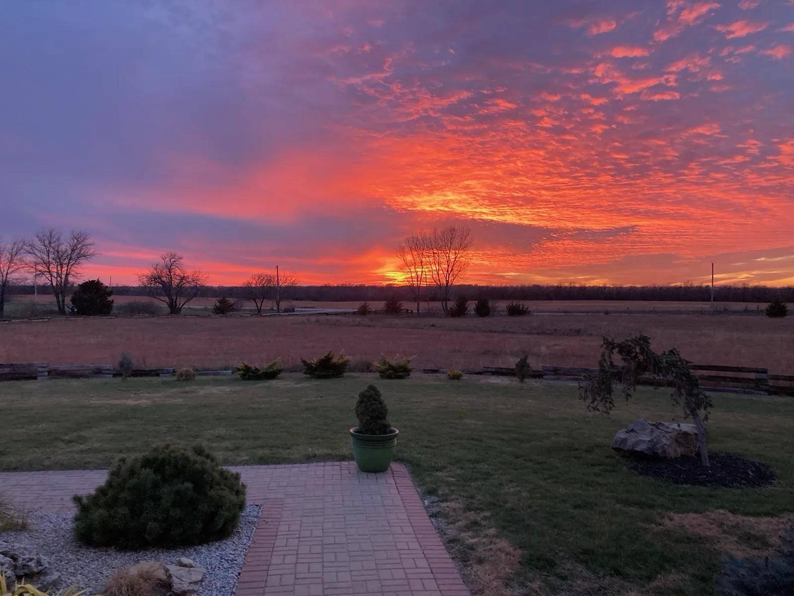 2100 N East Lake Rd, Newton, KS 67114