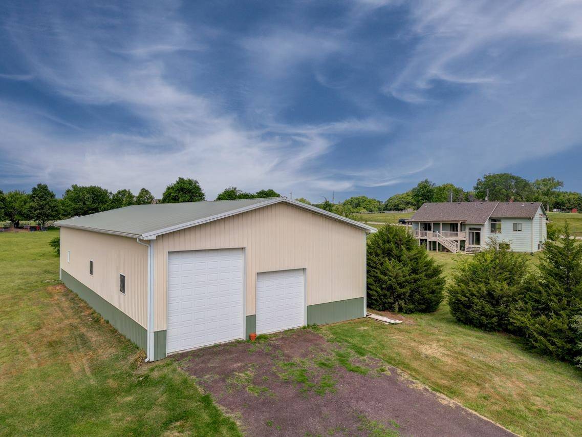 10307 Quail Ln, Arkansas City, KS 67005