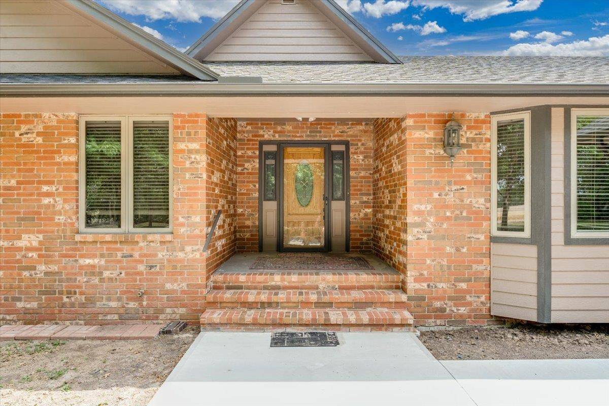 321 Chisholm Rd, Inman, KS 67546