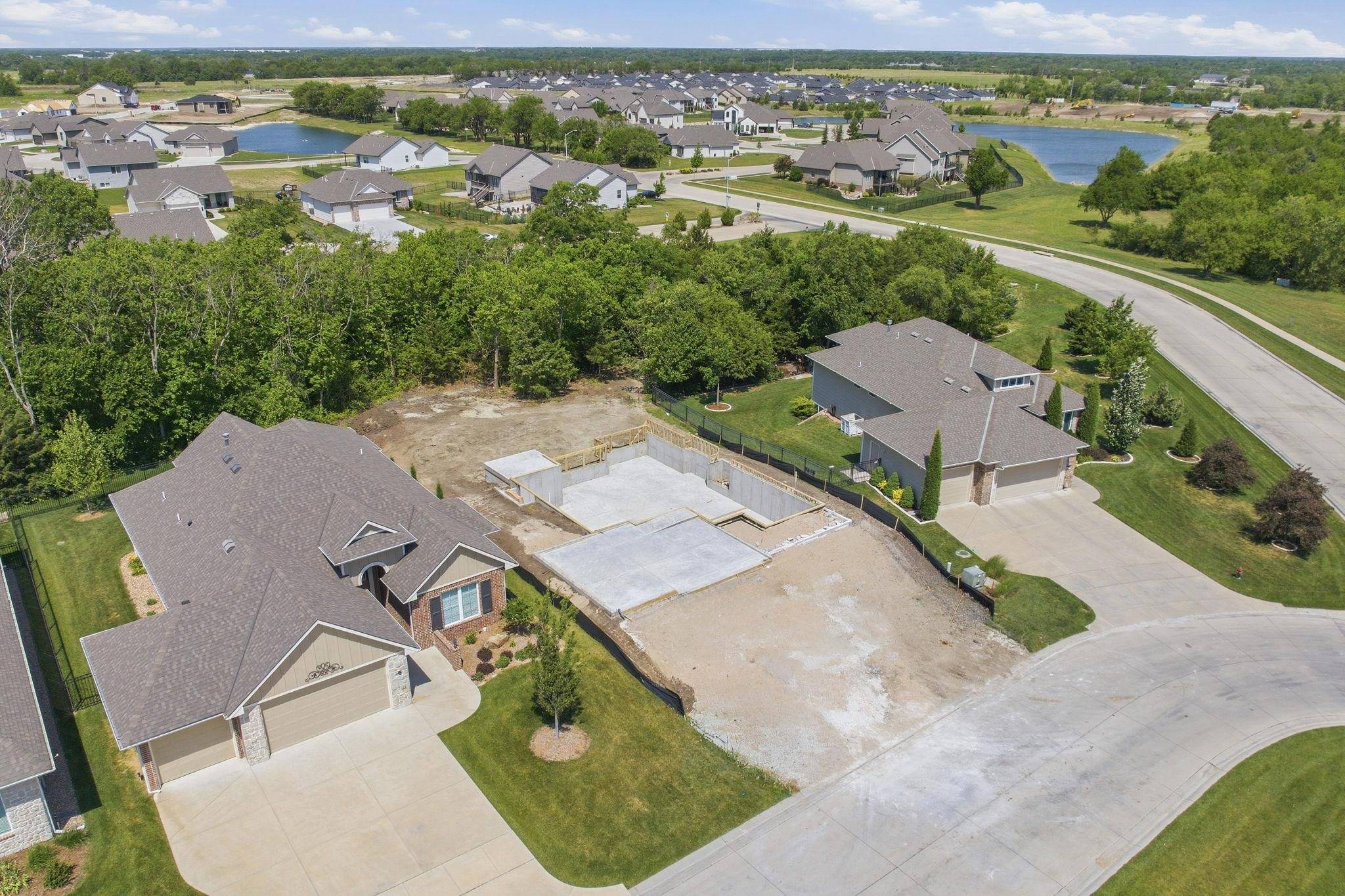 6233 E Central Park Ct., Bel Aire, KS 67220