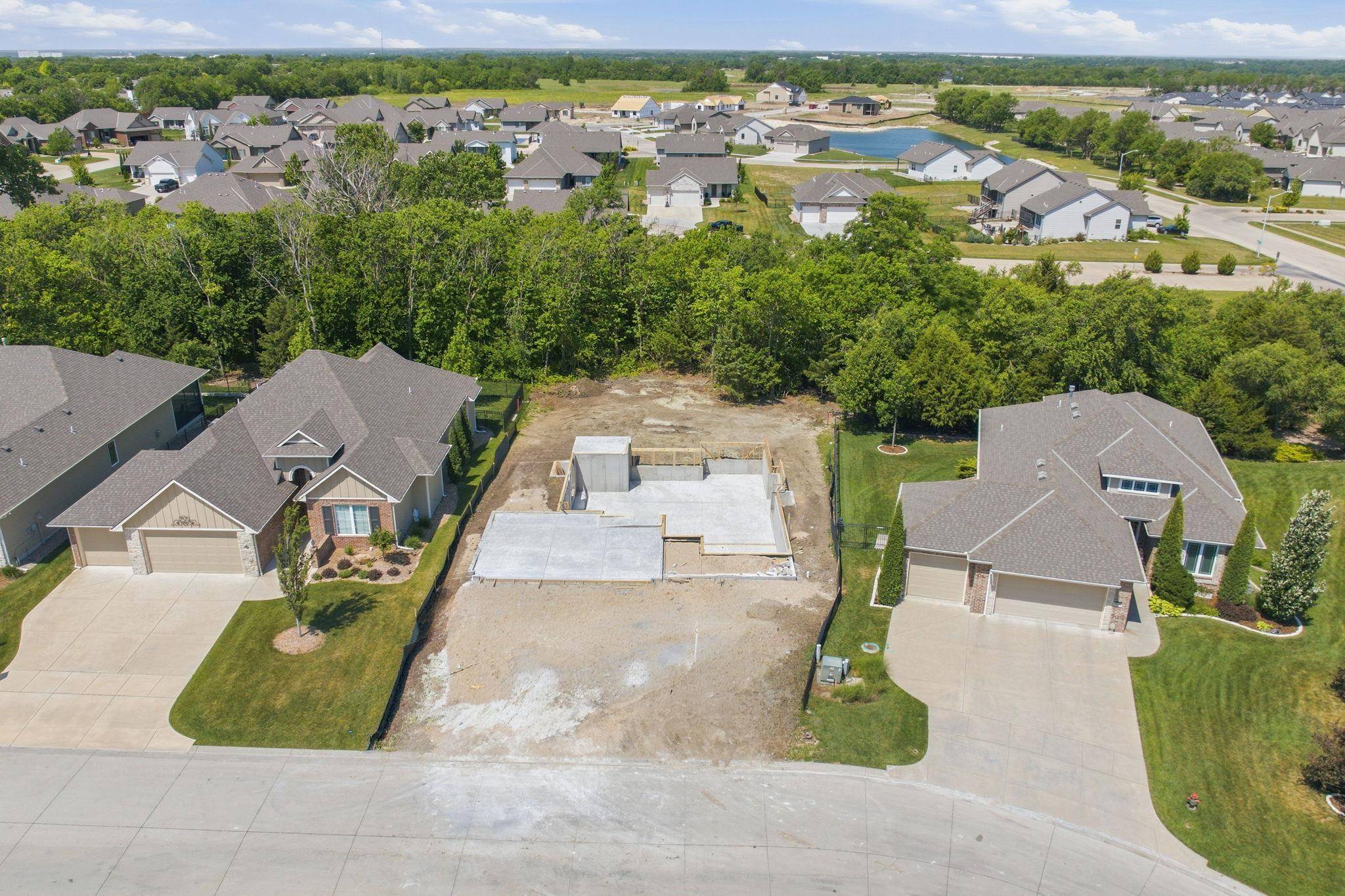 6233 E Central Park Ct., Bel Aire, KS 67220