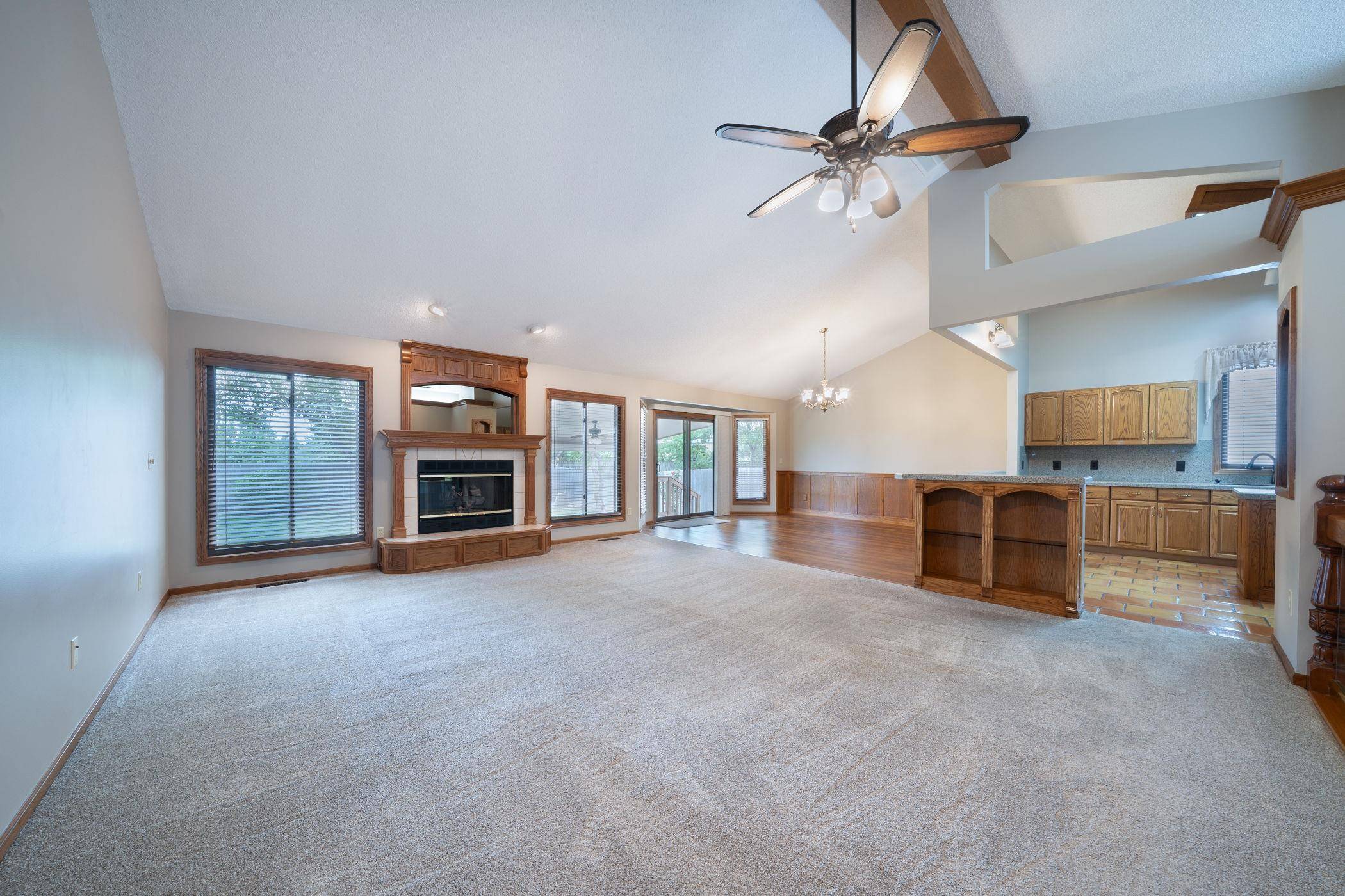 1607 N Woodridge Ct, Wichita, KS 67206