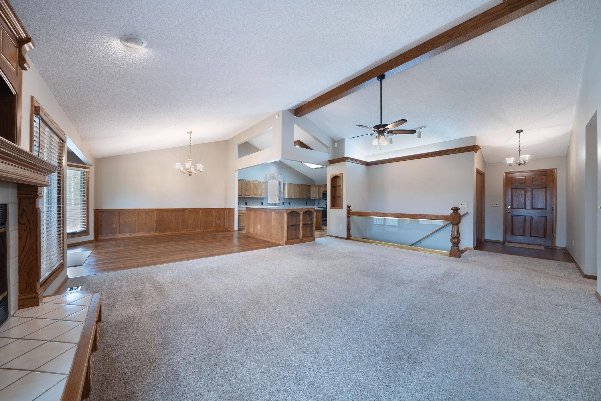 1607 N Woodridge Ct, Wichita, KS 67206