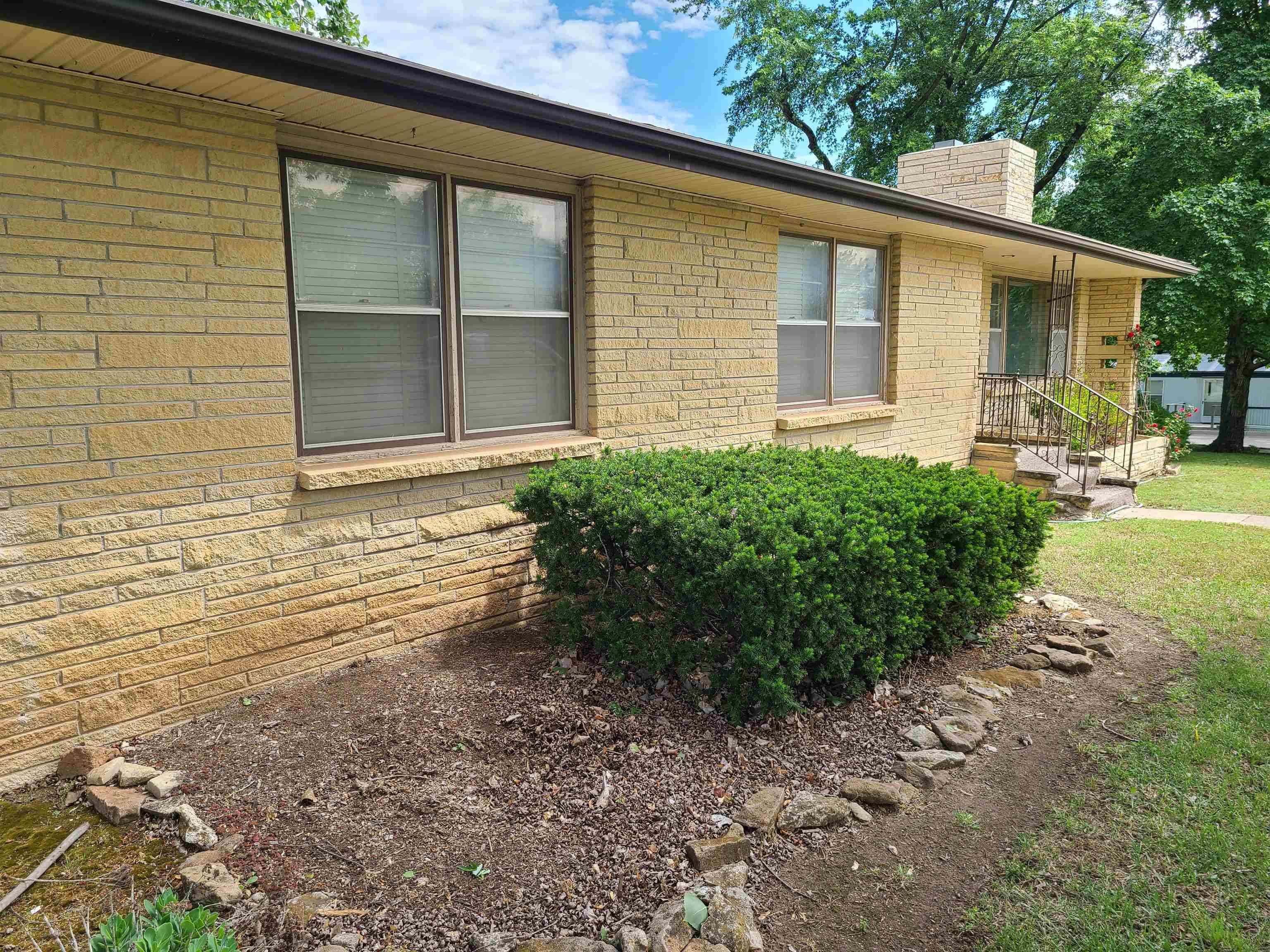 1720 Simpson, Winfield, KS 67156