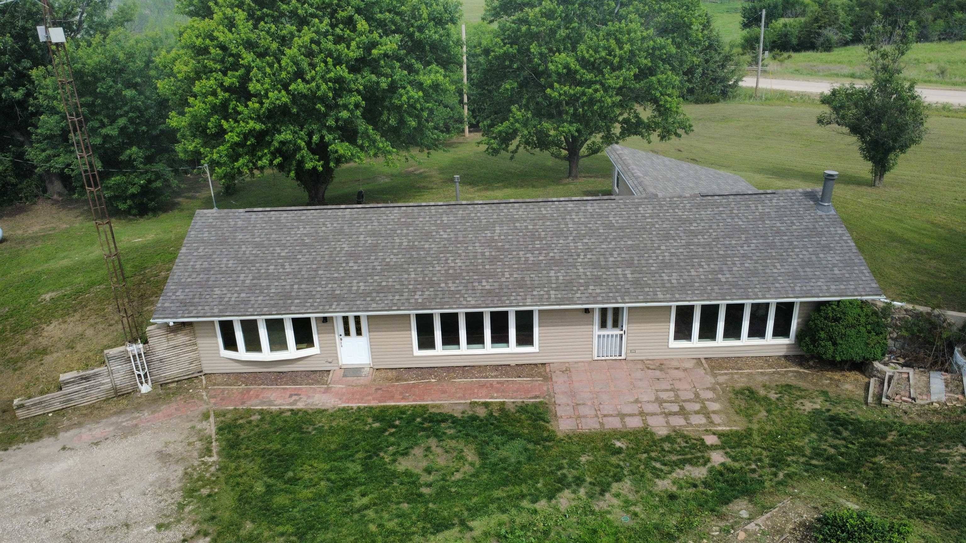211 S Meridian Rd, Wellington, KS 67152