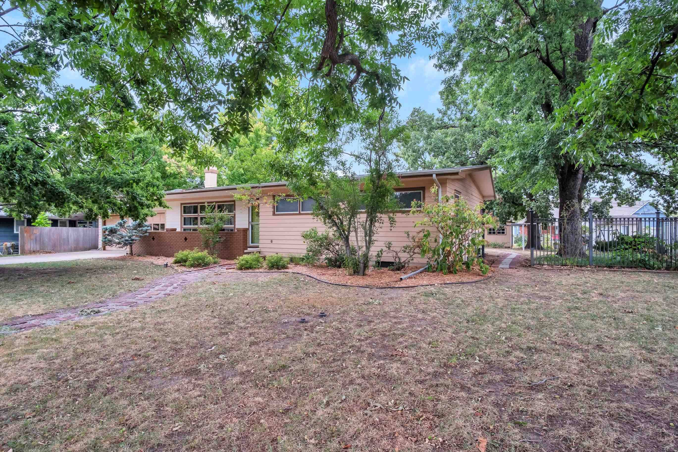 4 Cedar Dr, Newton, KS 67114