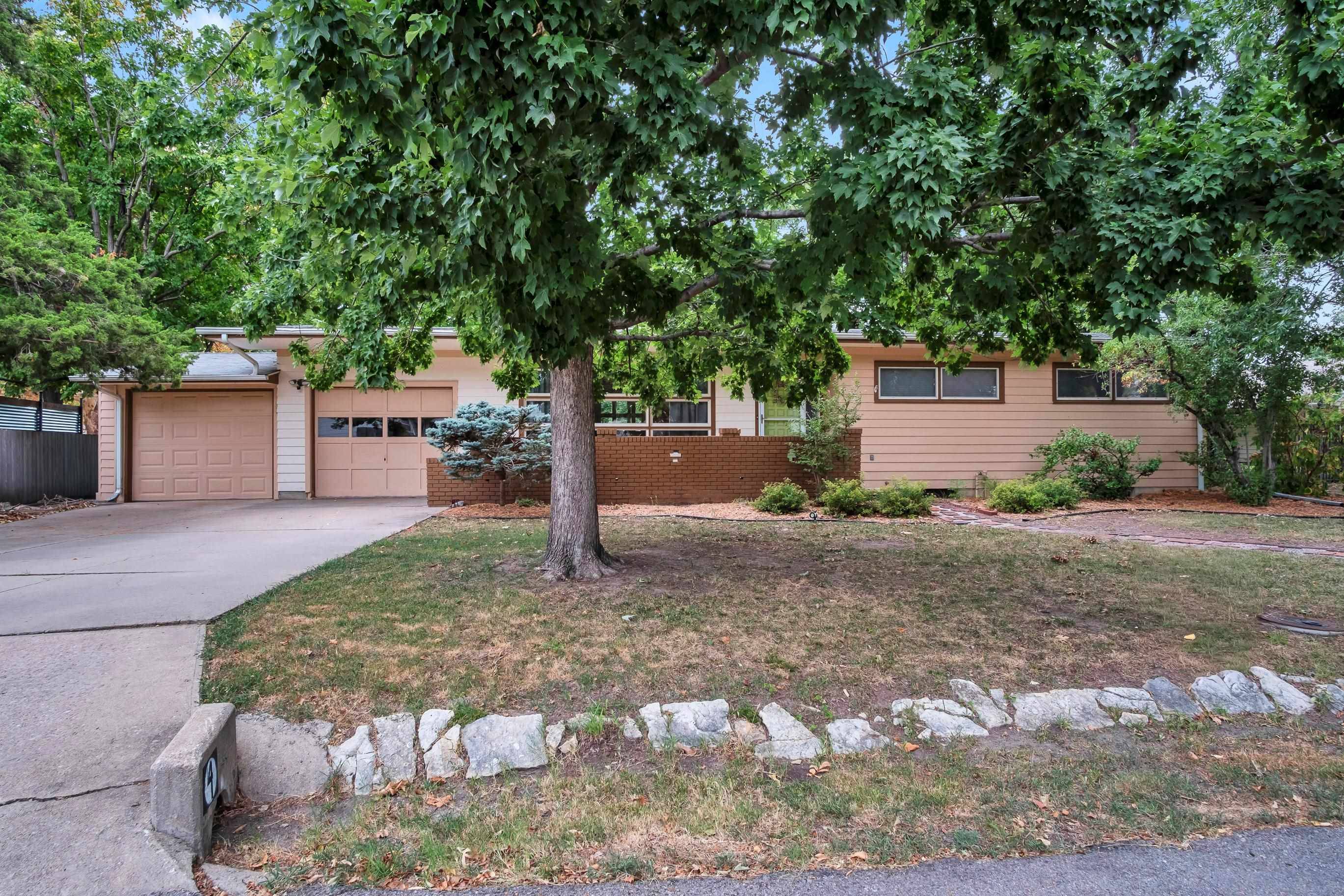 4 Cedar Dr, Newton, KS 67114