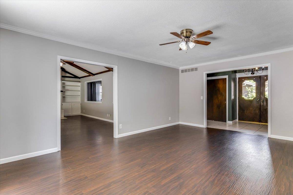 1231 Dry Creek Dr, Derby, KS 67037