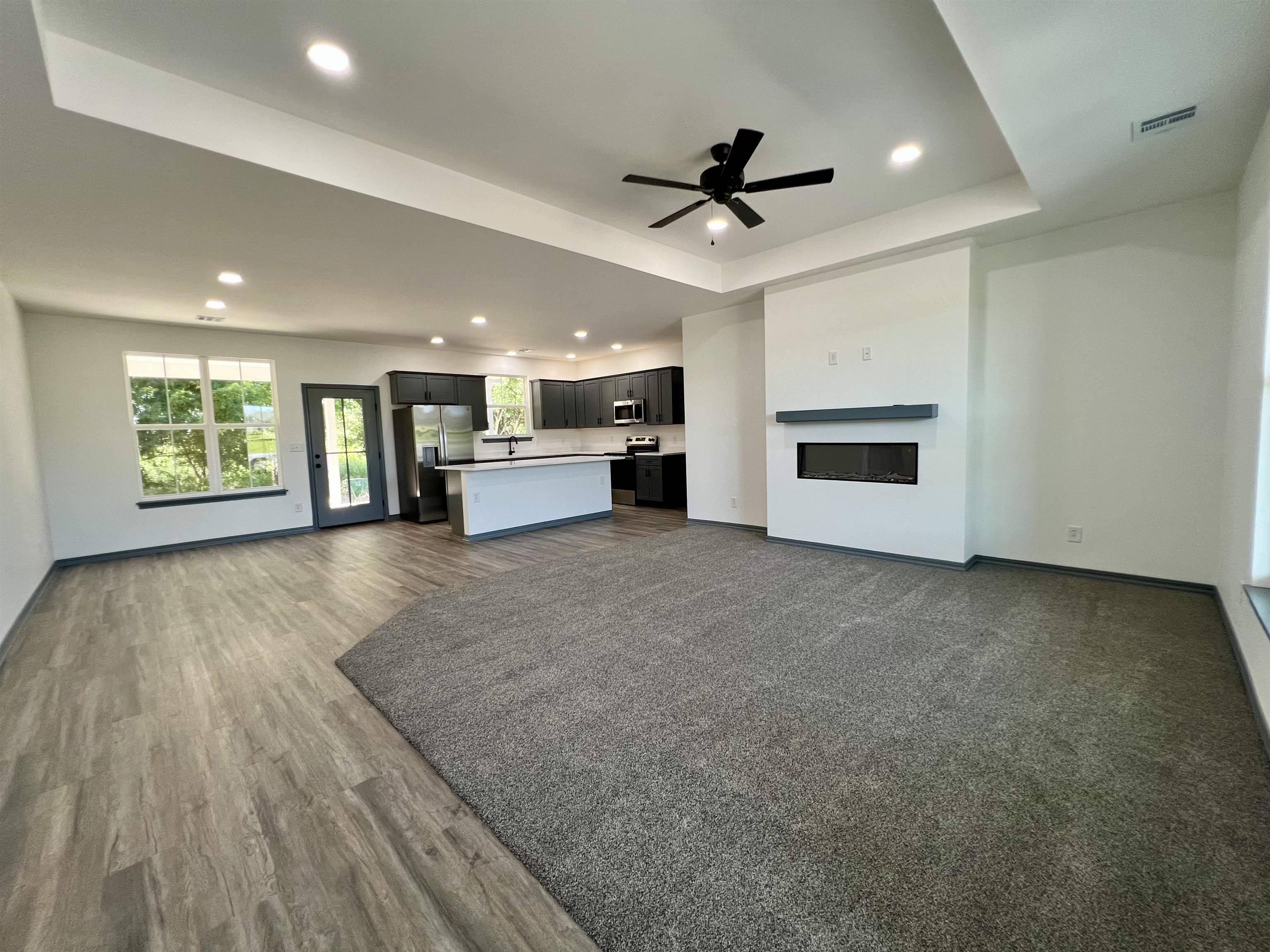 214 Castle Pines Dr, Arkansas City, KS 67005
